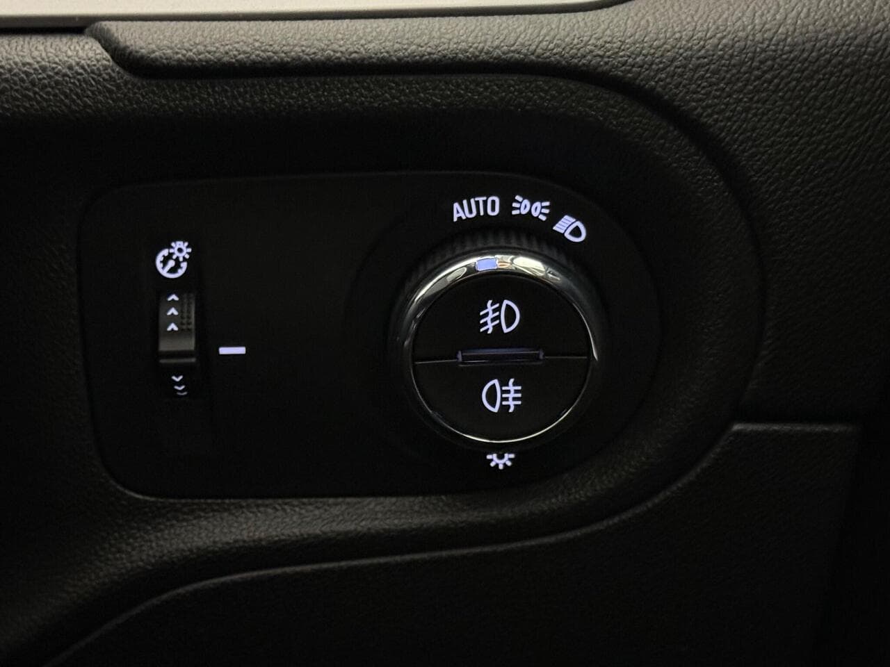Vauxhall Grandland thumbnail Misc Controls
