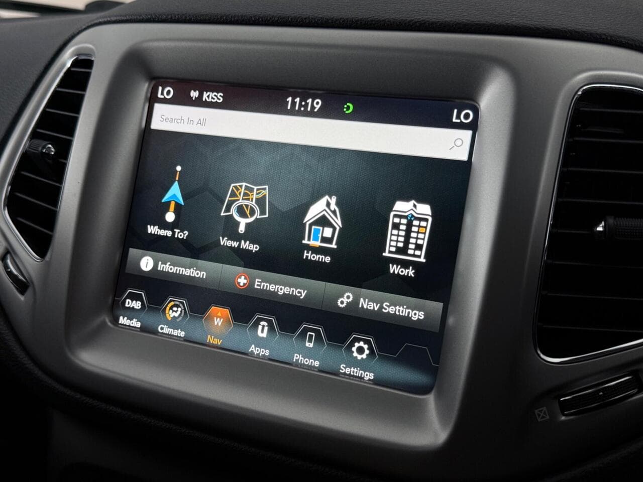 Jeep Compass thumbnail Infotainment System