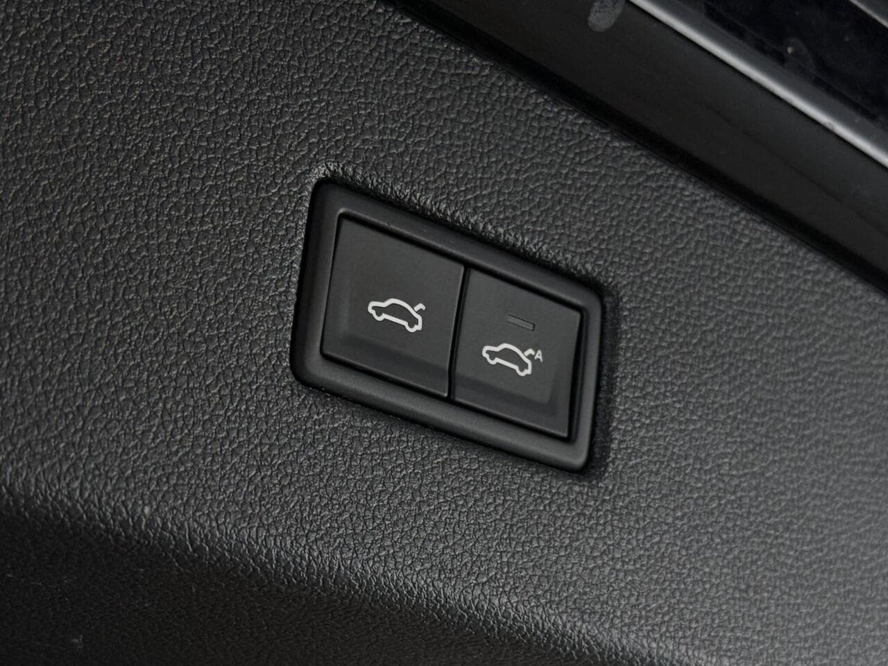 Volkswagen Tiguan thumbnail Misc Controls