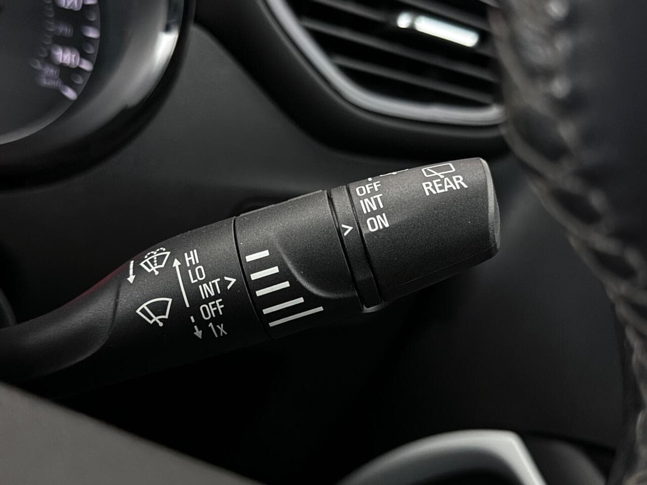 Vauxhall Crossland X thumbnail Misc Controls