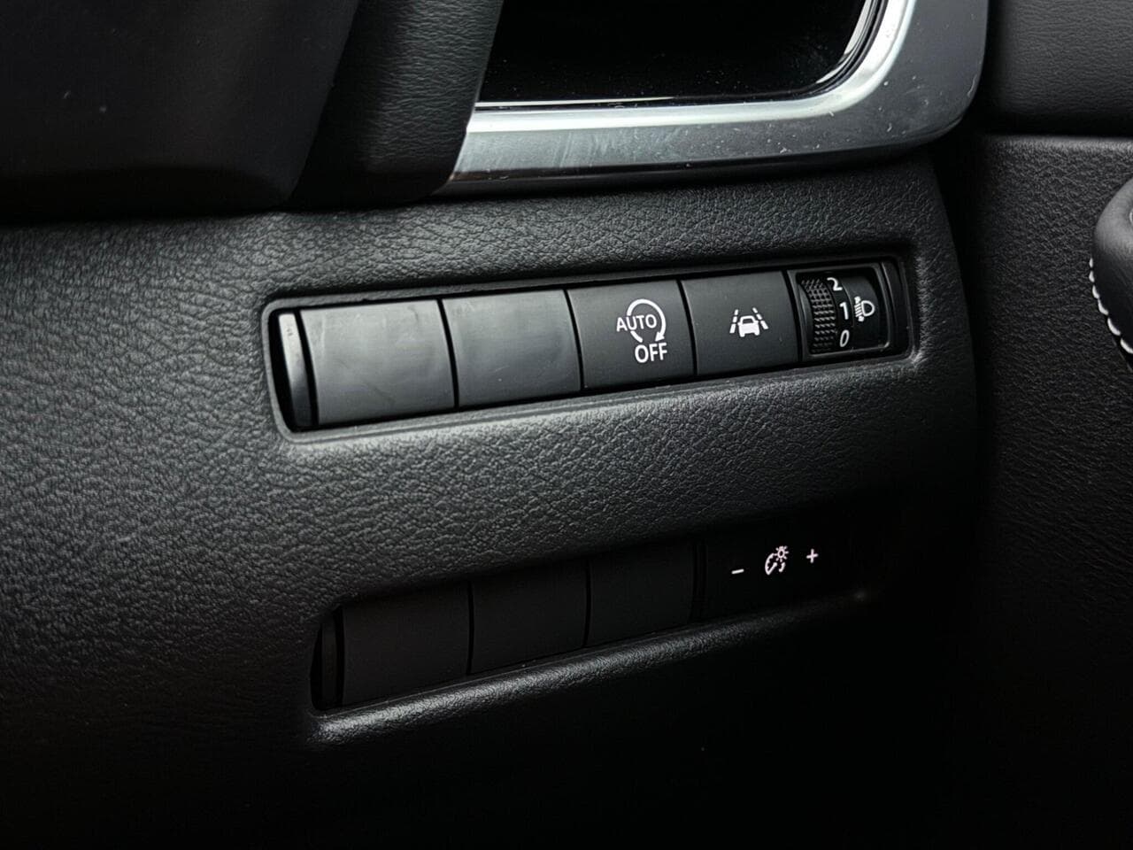 Nissan Qashqai thumbnail Misc Controls