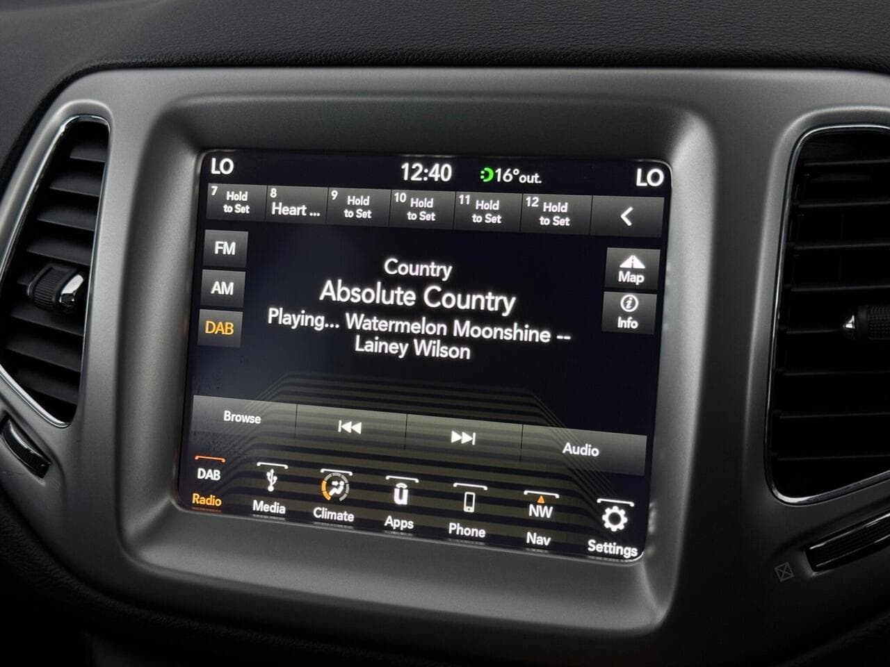 Jeep Compass thumbnail Infotainment System