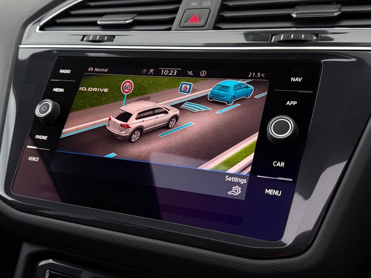 Volkswagen Tiguan Allspace thumbnail Infotainment System