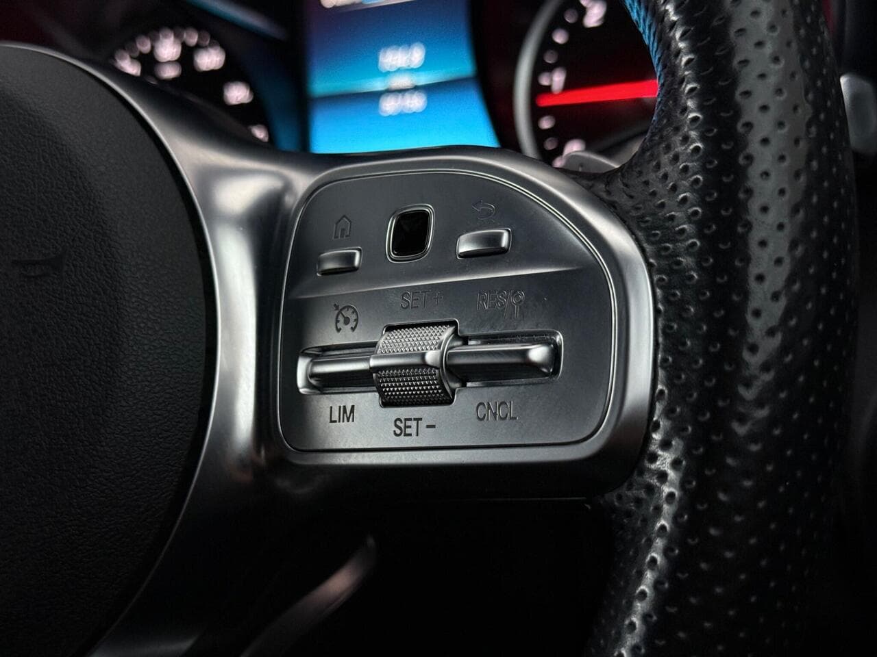 Mercedes-Benz GLC thumbnail Misc Controls