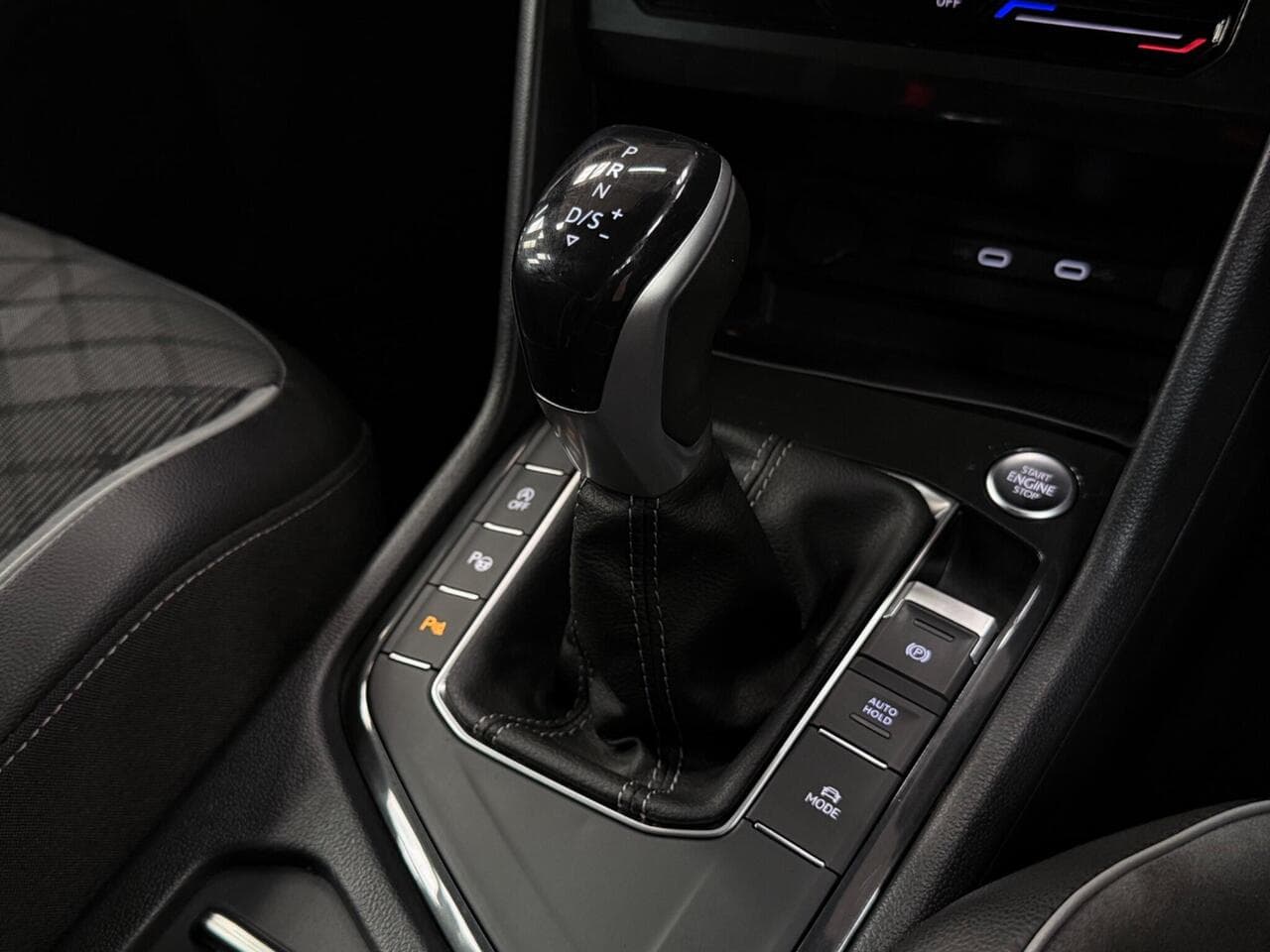 Volkswagen Tiguan thumbnail Interior Front