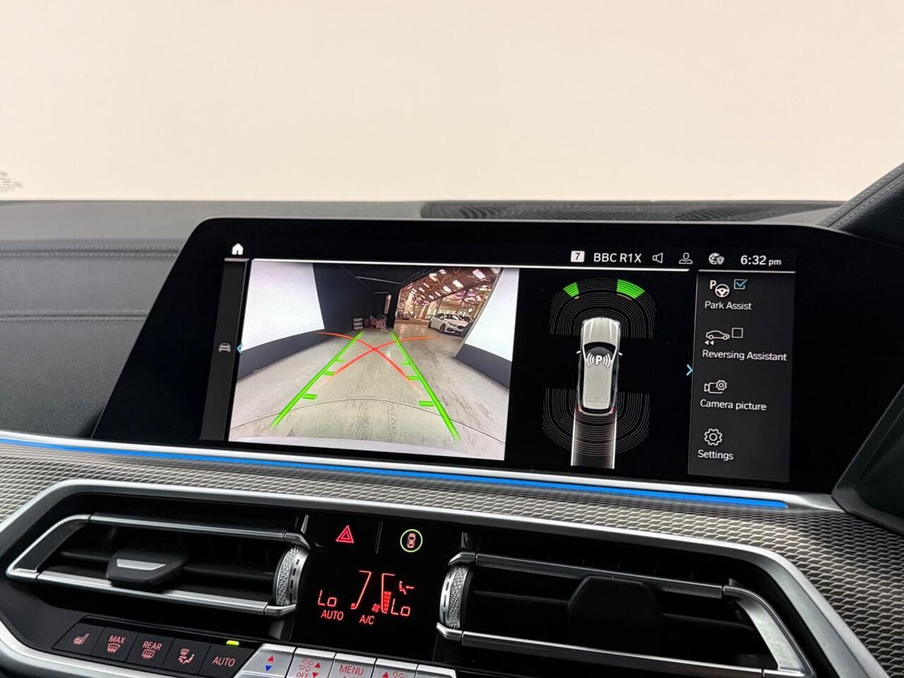 BMW X5 thumbnail Infotainment System