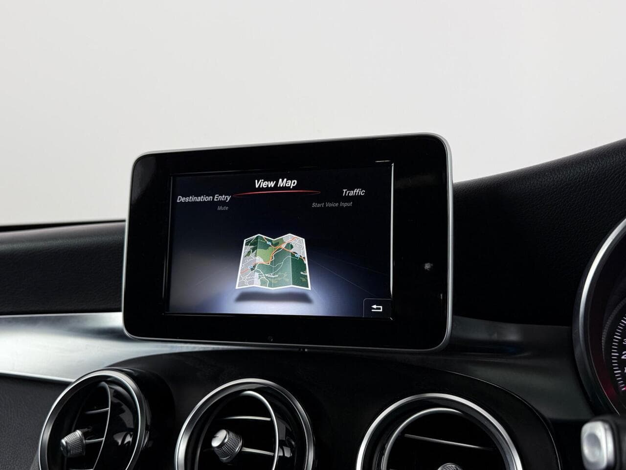 Mercedes-Benz GLC thumbnail Infotainment System