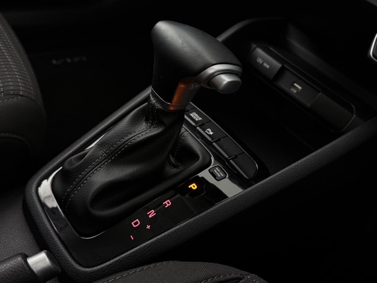 Kia Stonic thumbnail Interior Front