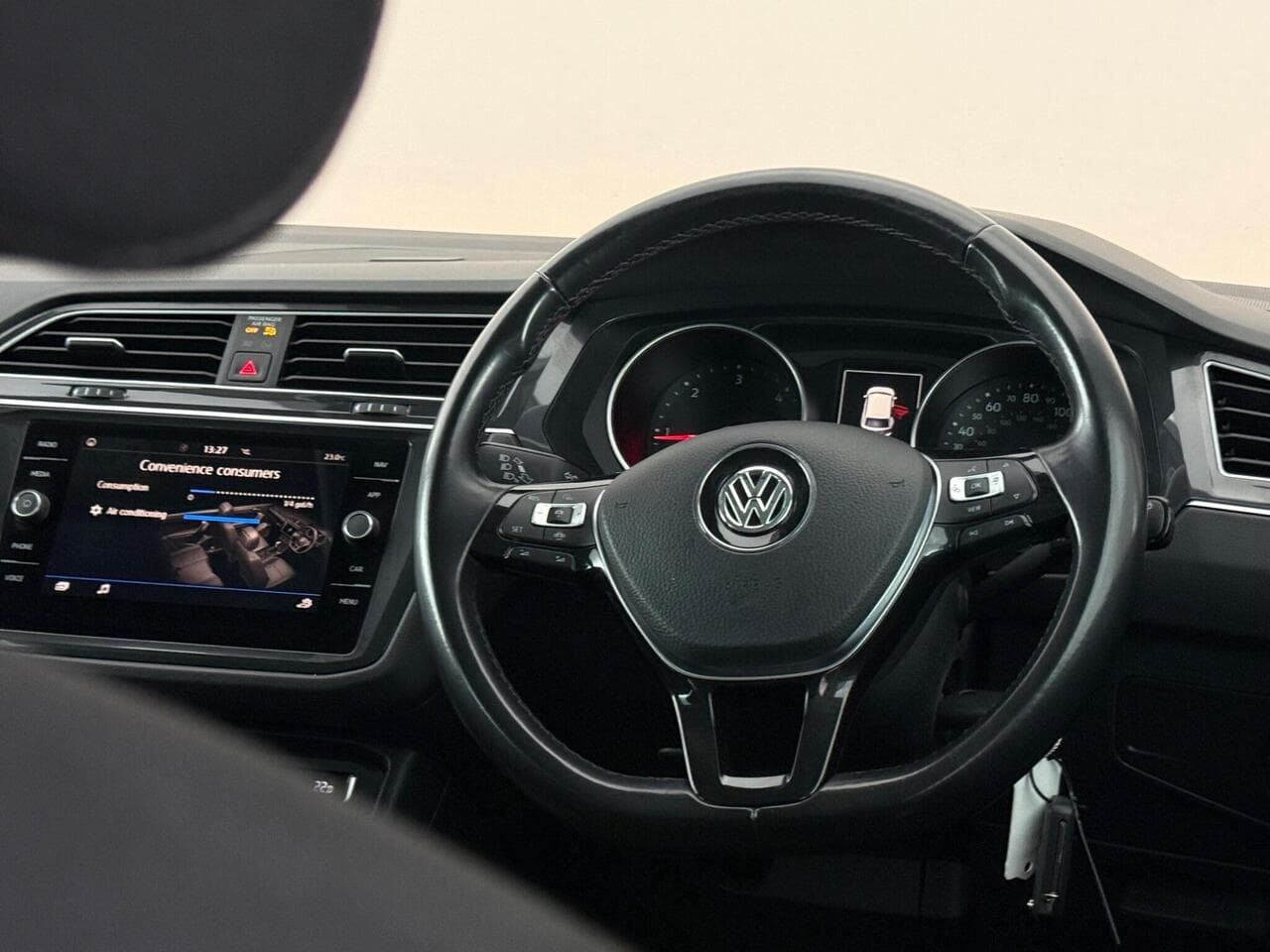 Volkswagen Tiguan thumbnail Steering Wheel
