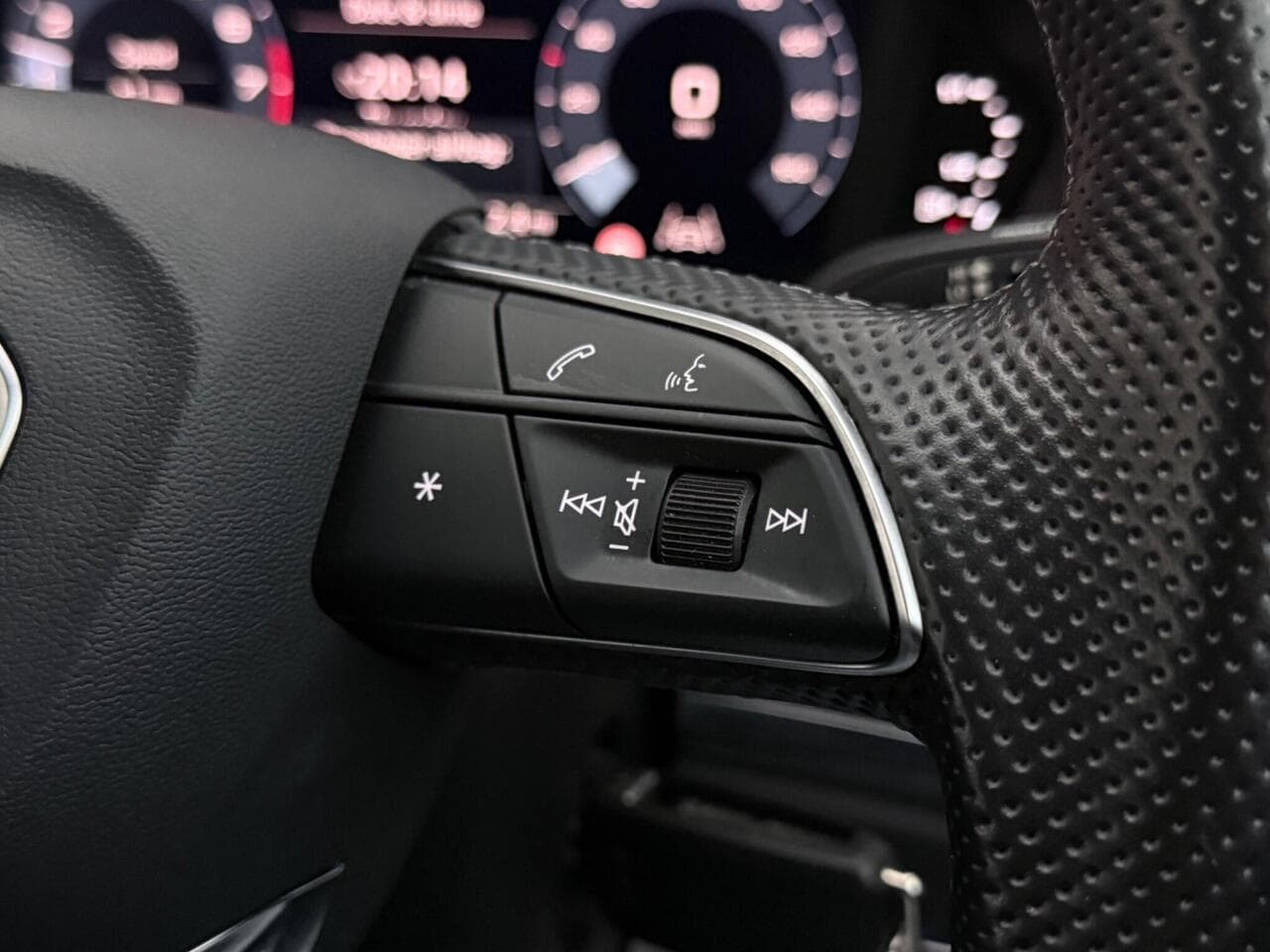 Audi Q3 thumbnail Misc Controls