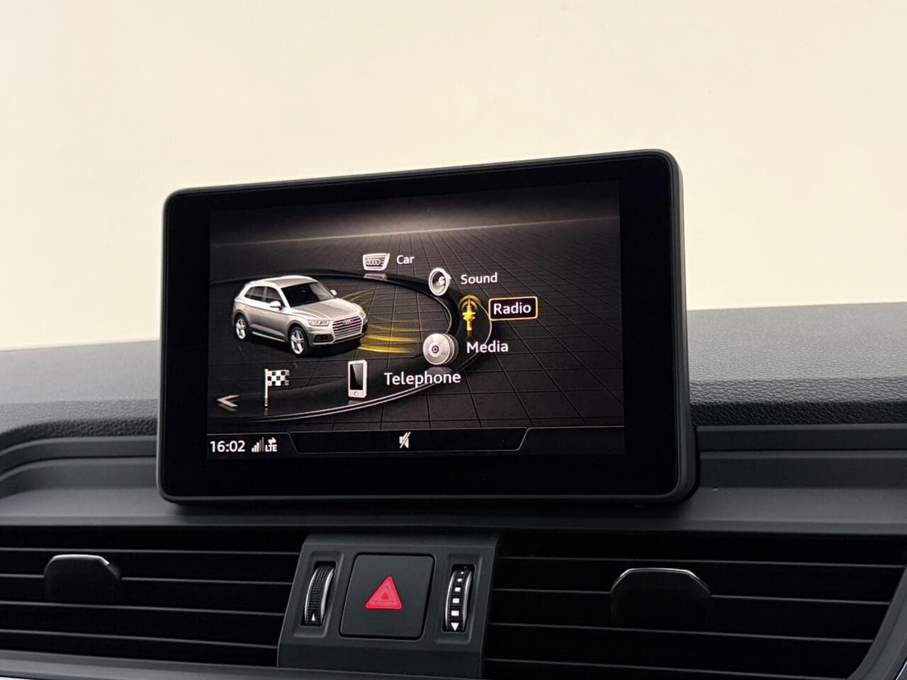 Audi Q5 thumbnail Infotainment System