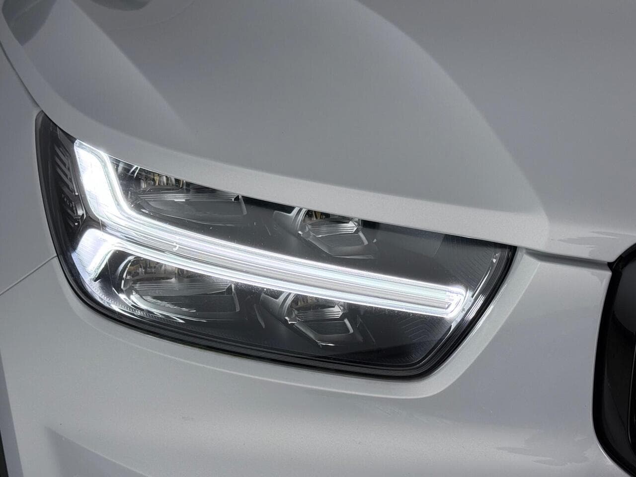 Volvo XC40 thumbnail Lights Front
