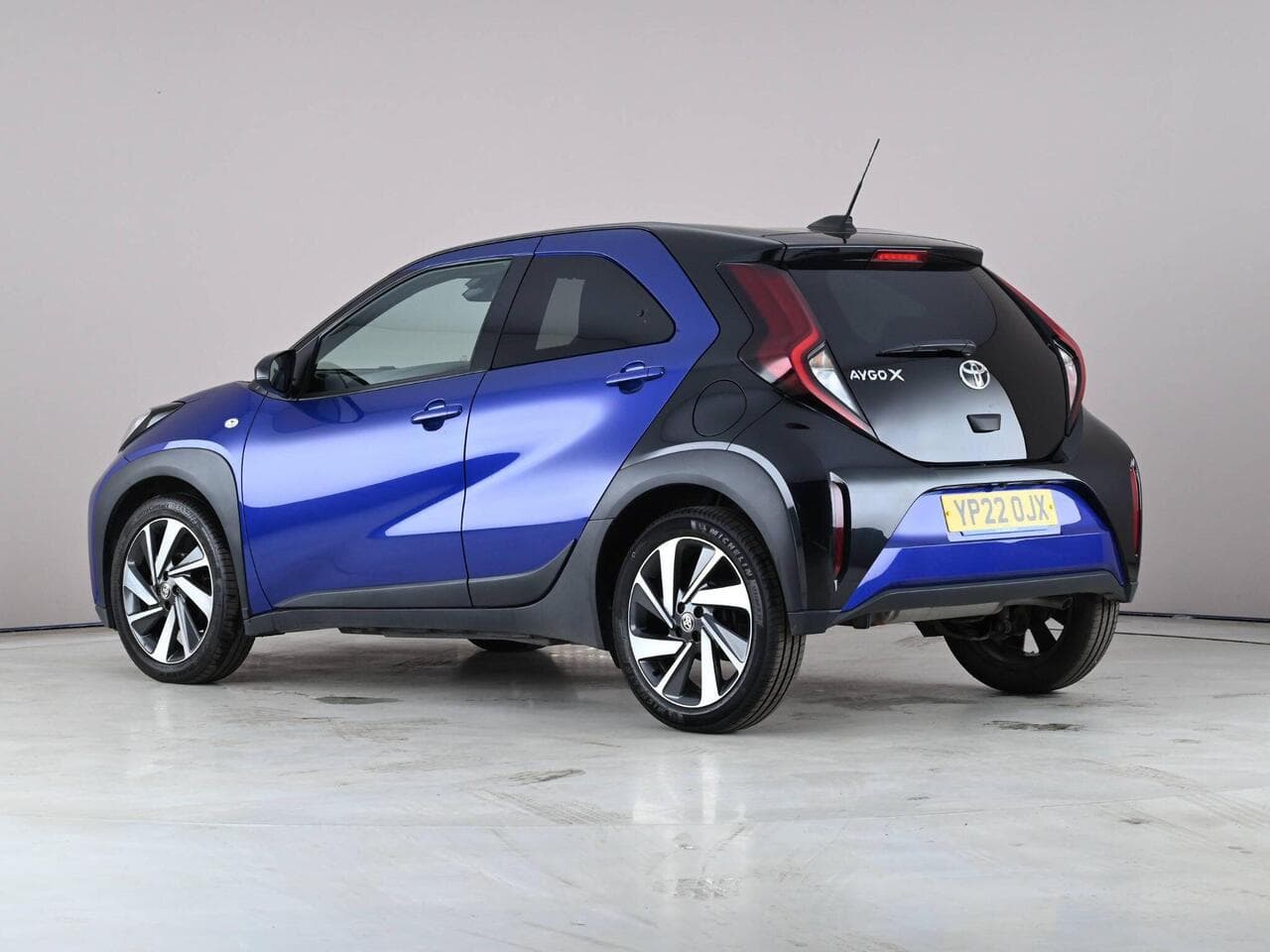 Toyota Aygo X thumbnail Side Left