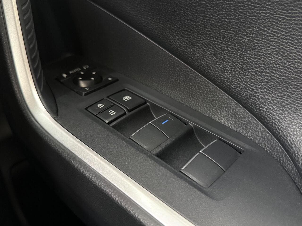 Toyota RAV4 thumbnail Misc Controls