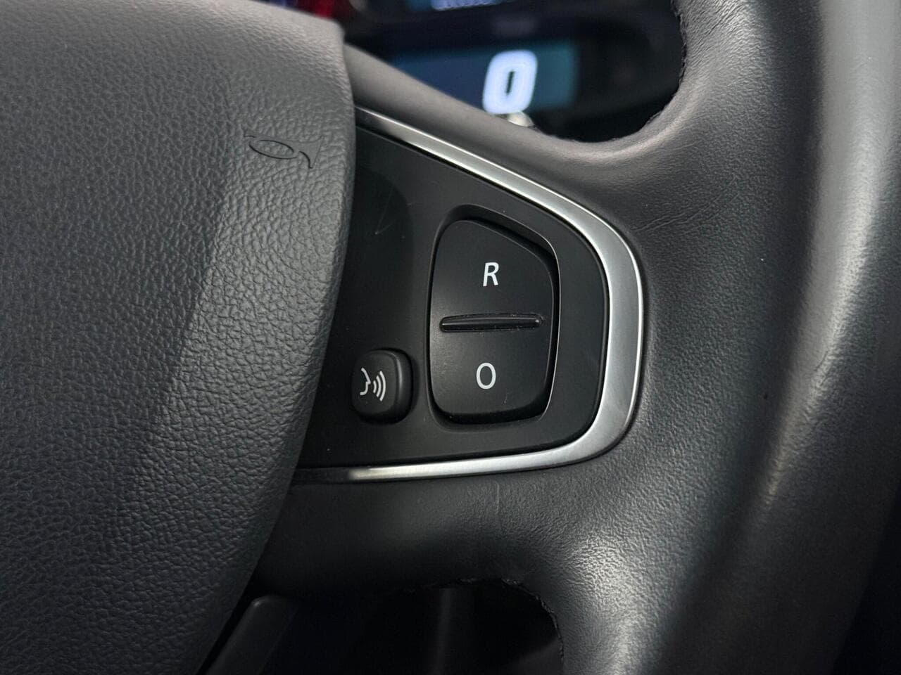 Renault Captur thumbnail Misc Controls