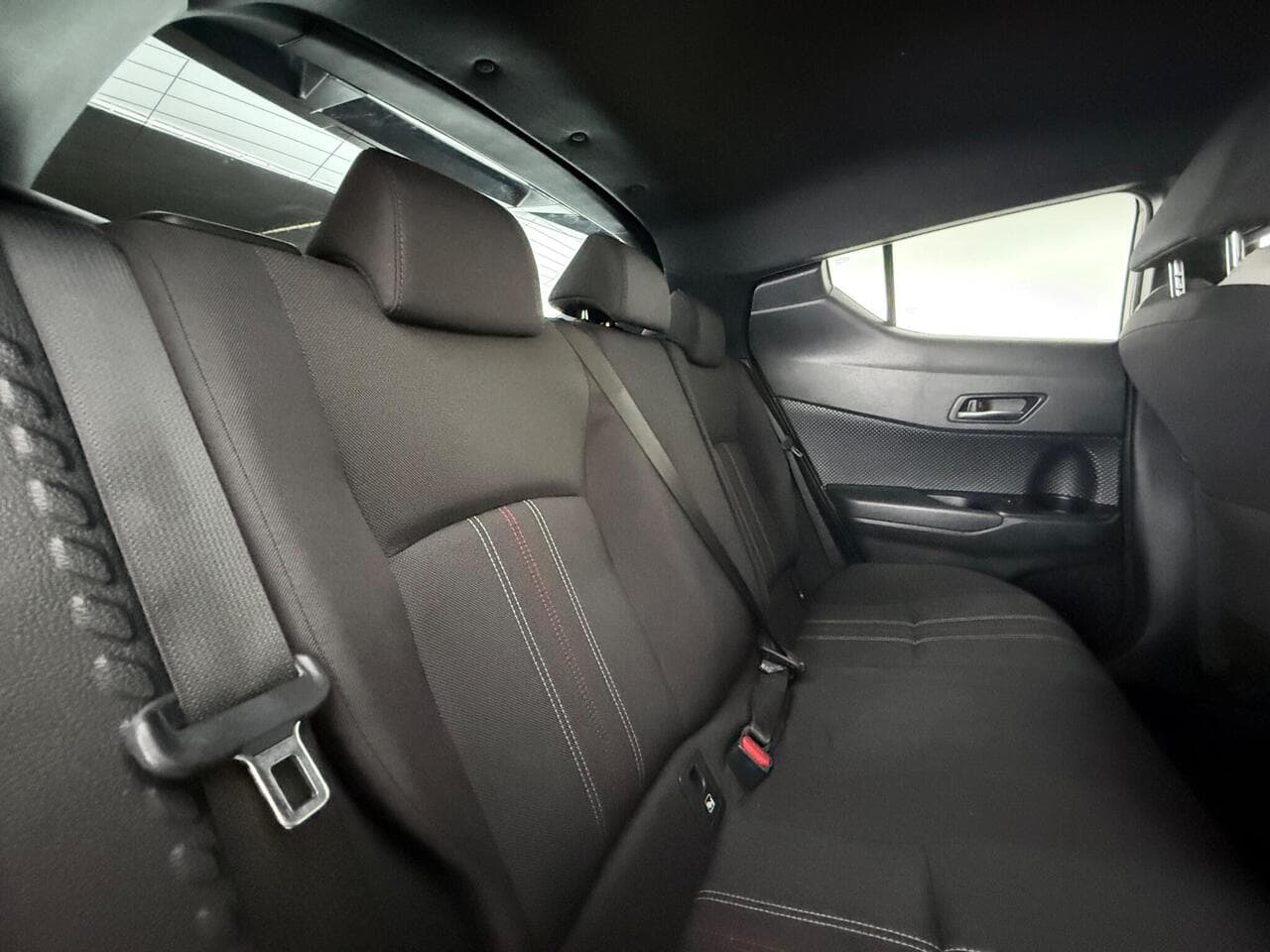 Toyota C-HR thumbnail Seats Rear