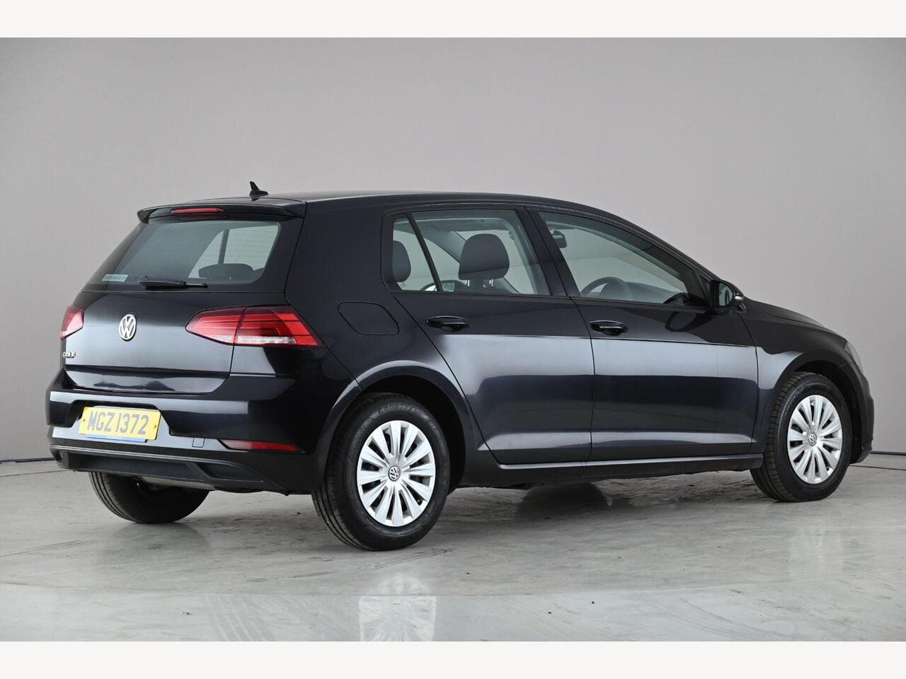 Volkswagen Golf thumbnail Side Right