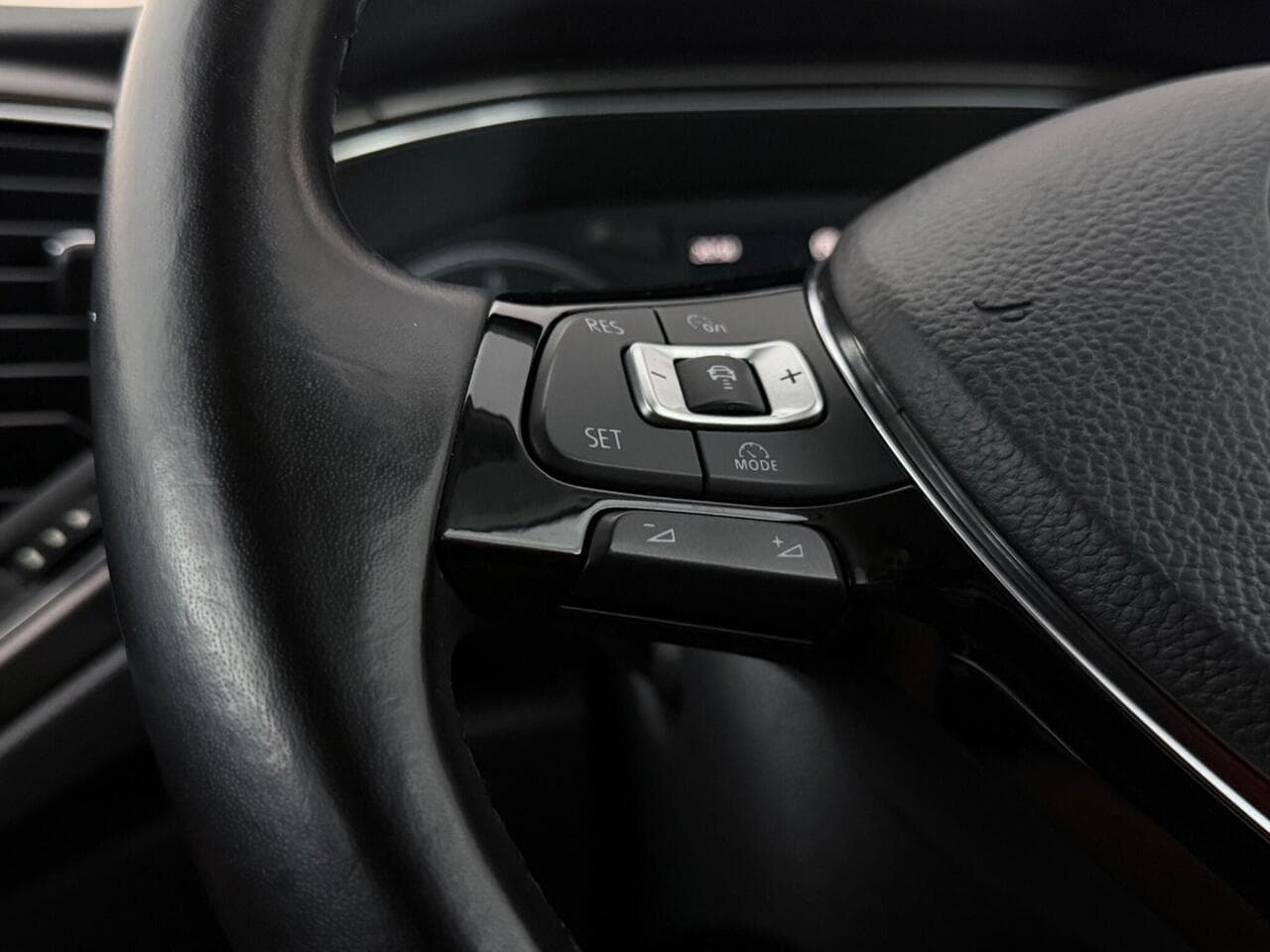 Volkswagen T-Roc thumbnail Misc Controls