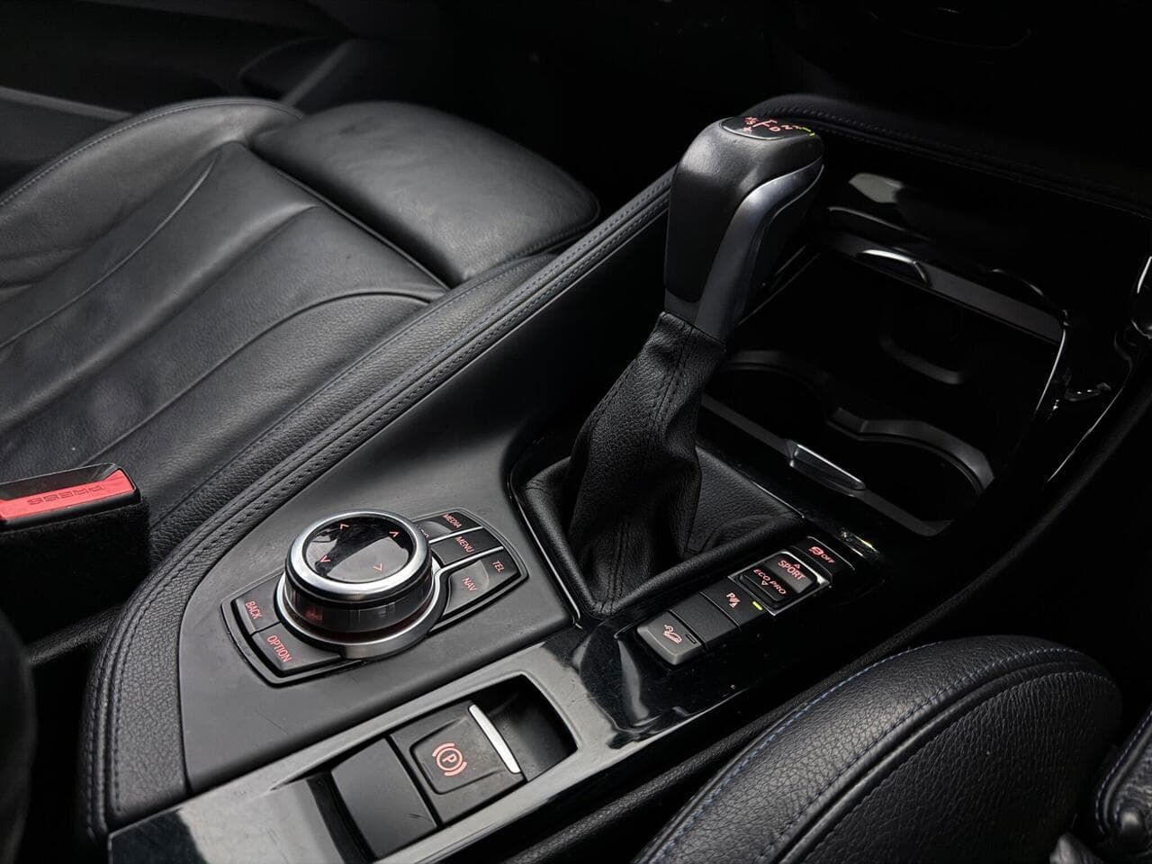 BMW X1 thumbnail Interior Front