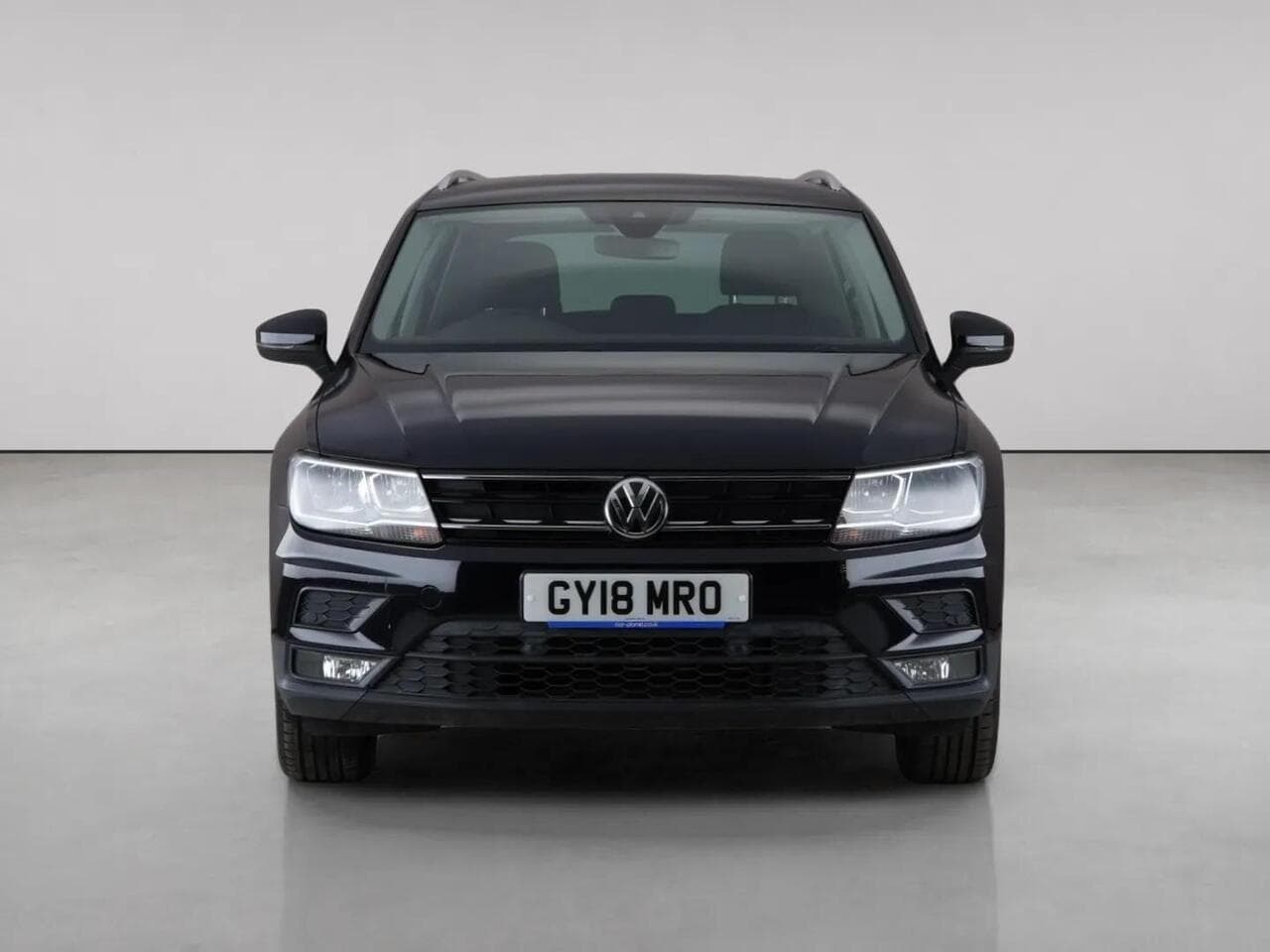 Volkswagen Tiguan thumbnail Front