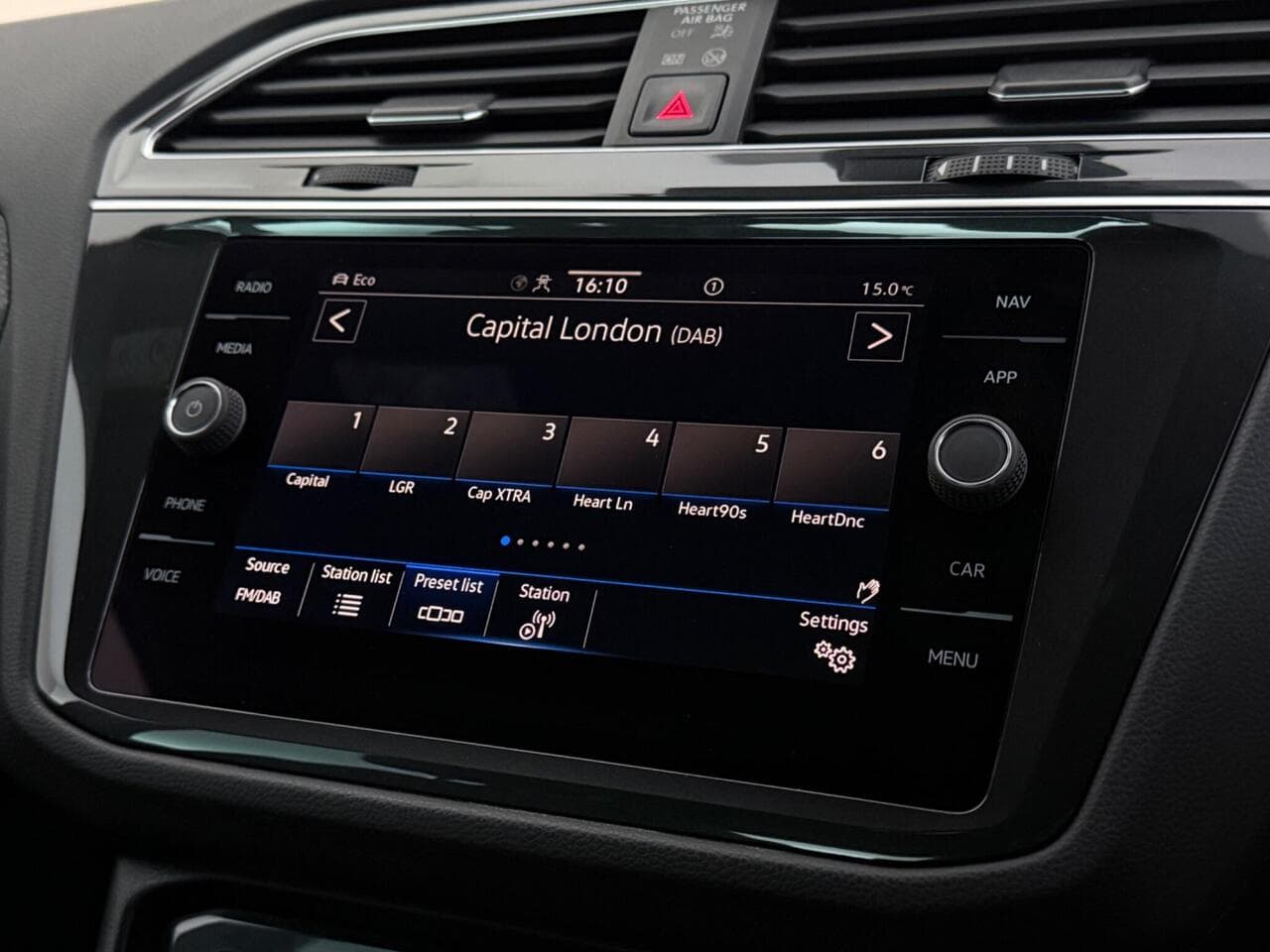 Volkswagen Tiguan thumbnail Infotainment System