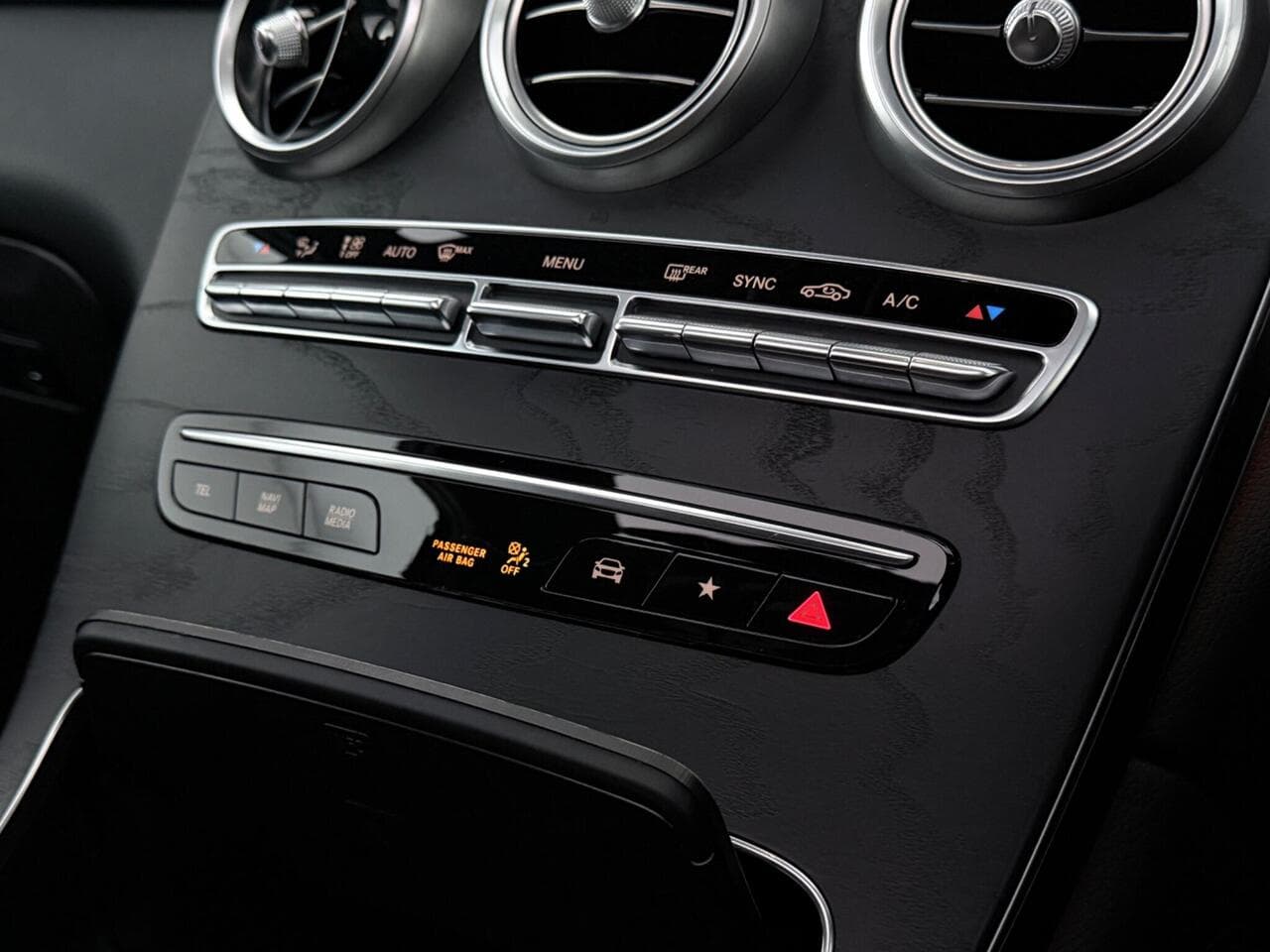 Mercedes-Benz GLC thumbnail Misc Controls