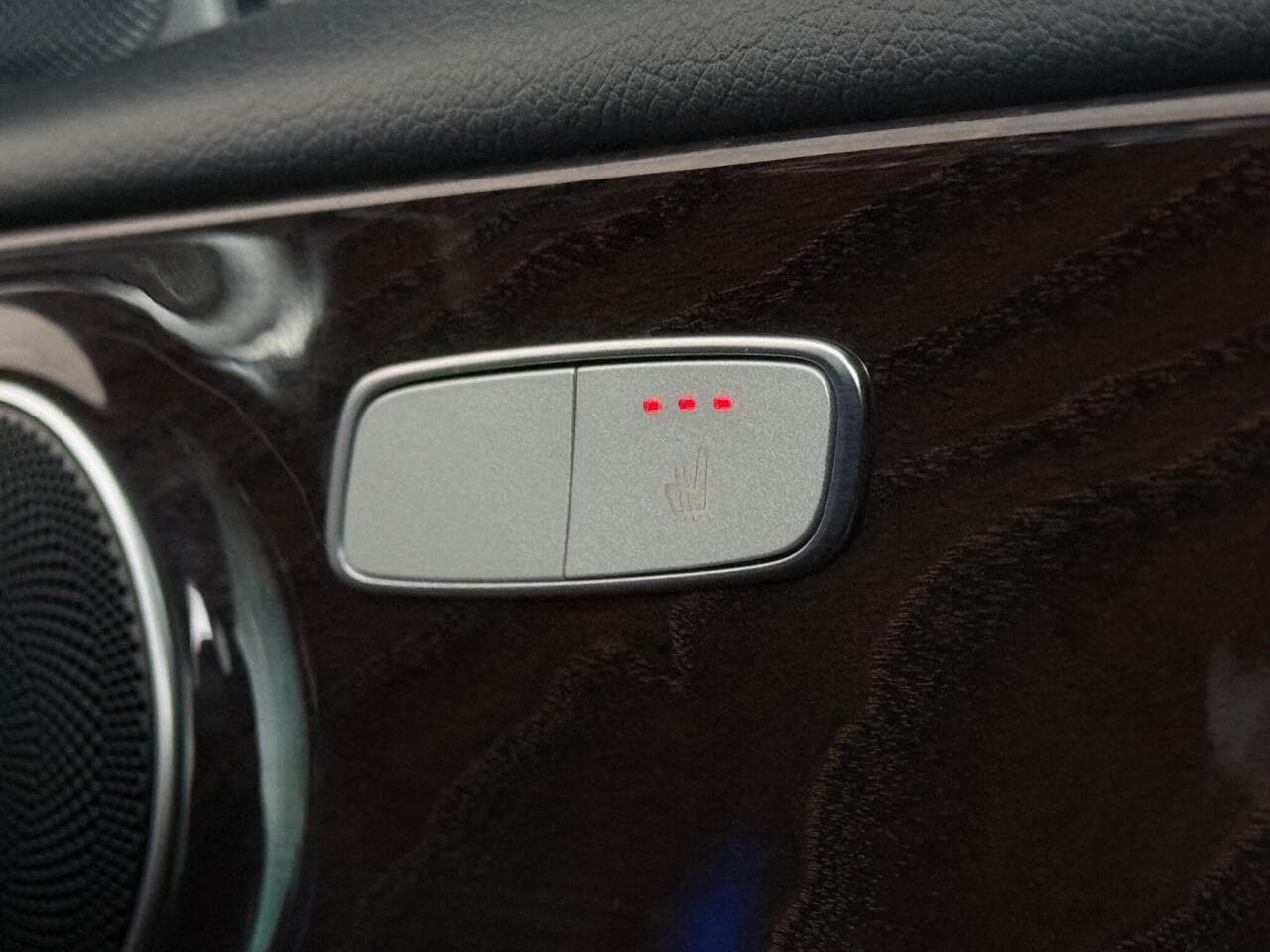 Mercedes-Benz E Class thumbnail Misc Controls
