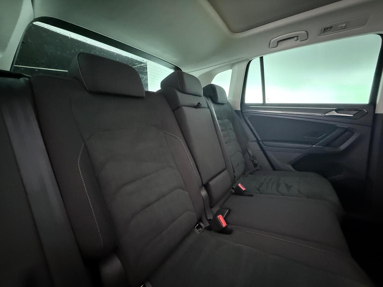 Volkswagen Tiguan thumbnail Seats Rear