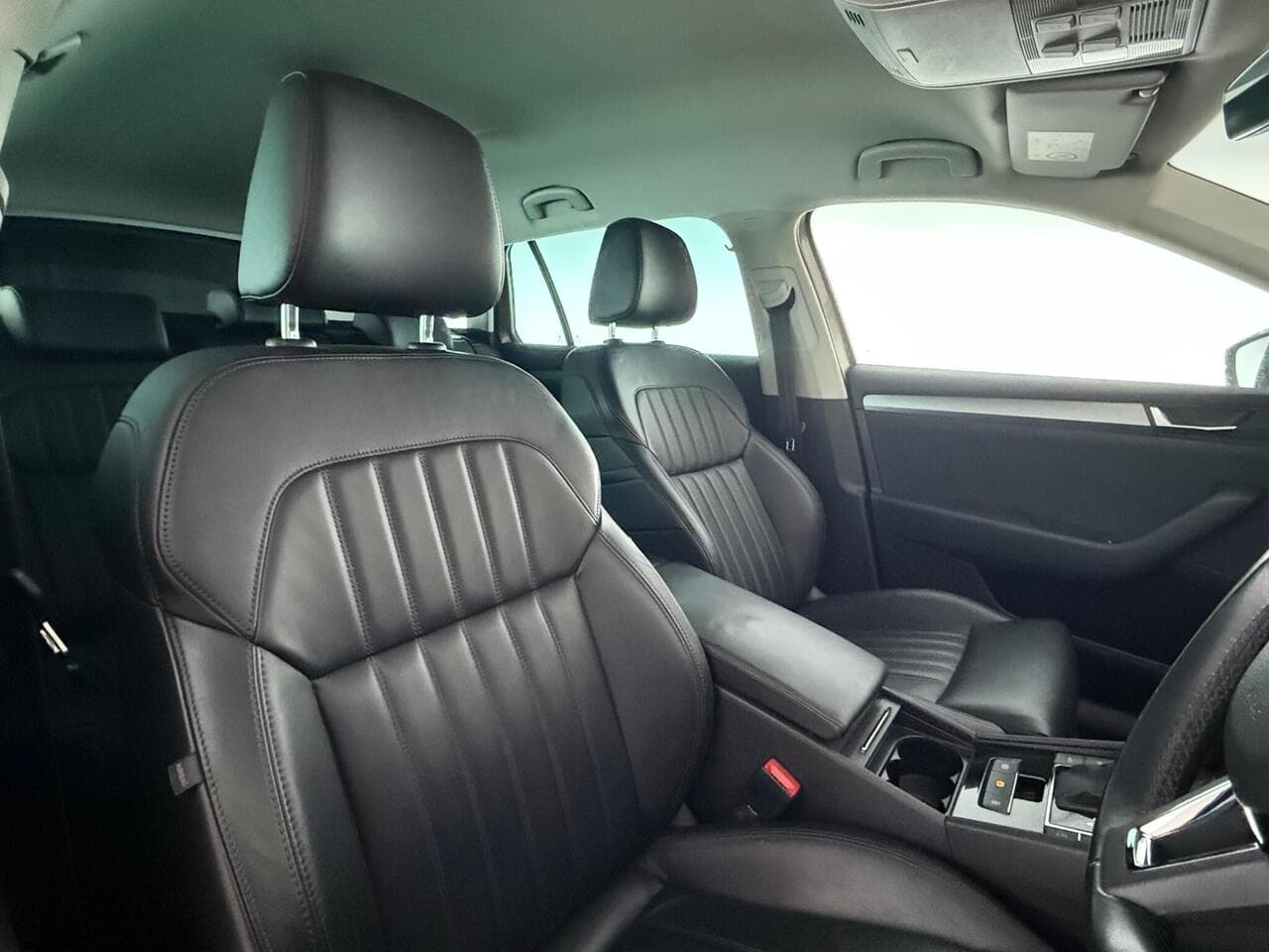 Skoda Superb thumbnail Seat Driver