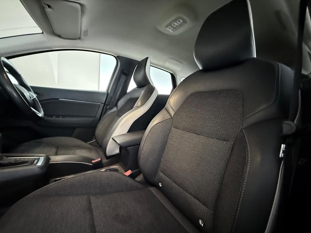 Renault Captur thumbnail Seat Front Passenger