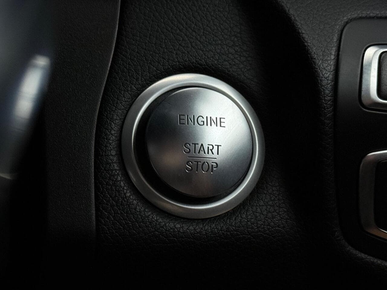 Mercedes-Benz GLC thumbnail Misc Controls