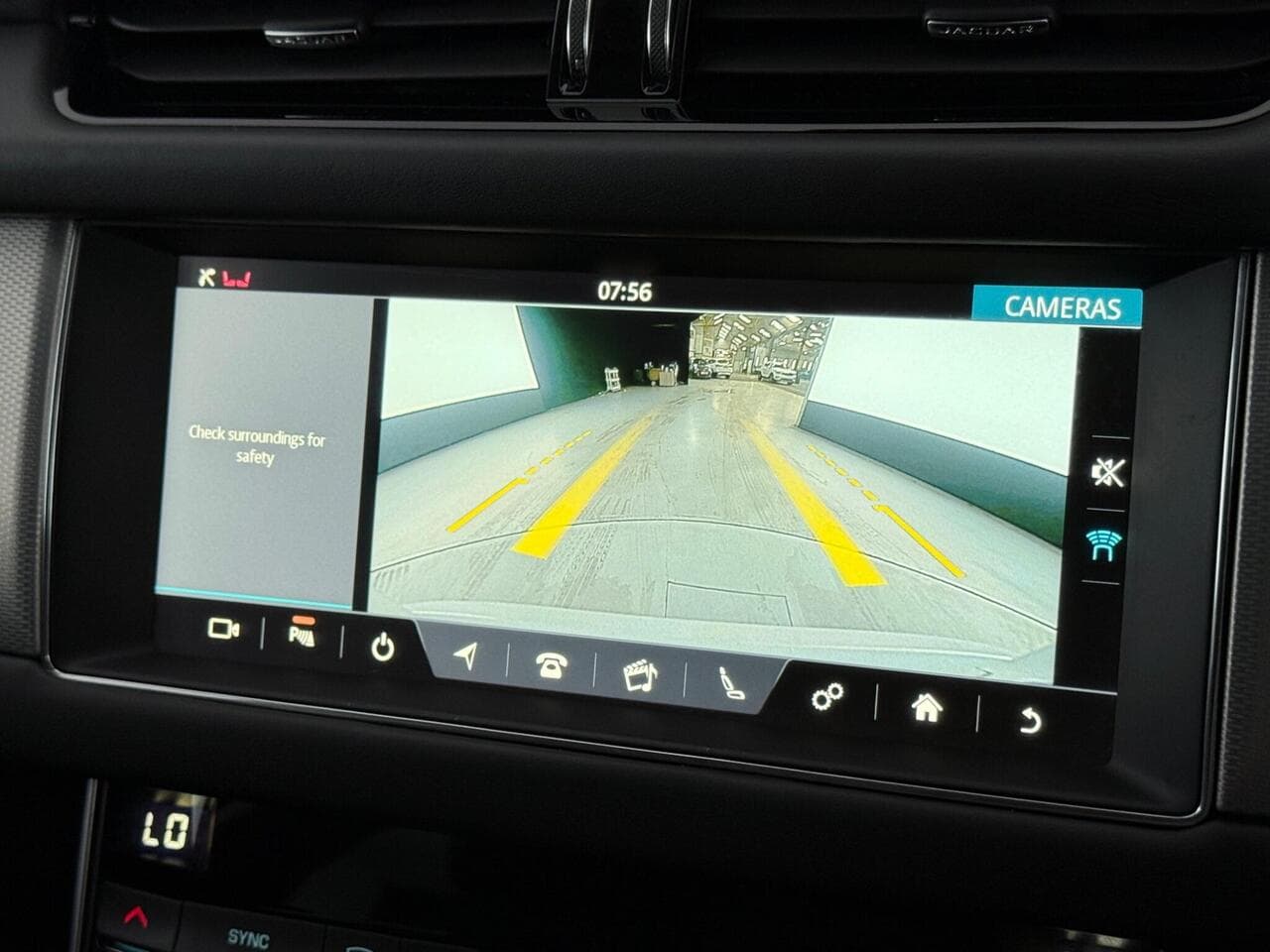 Jaguar XF thumbnail Infotainment System