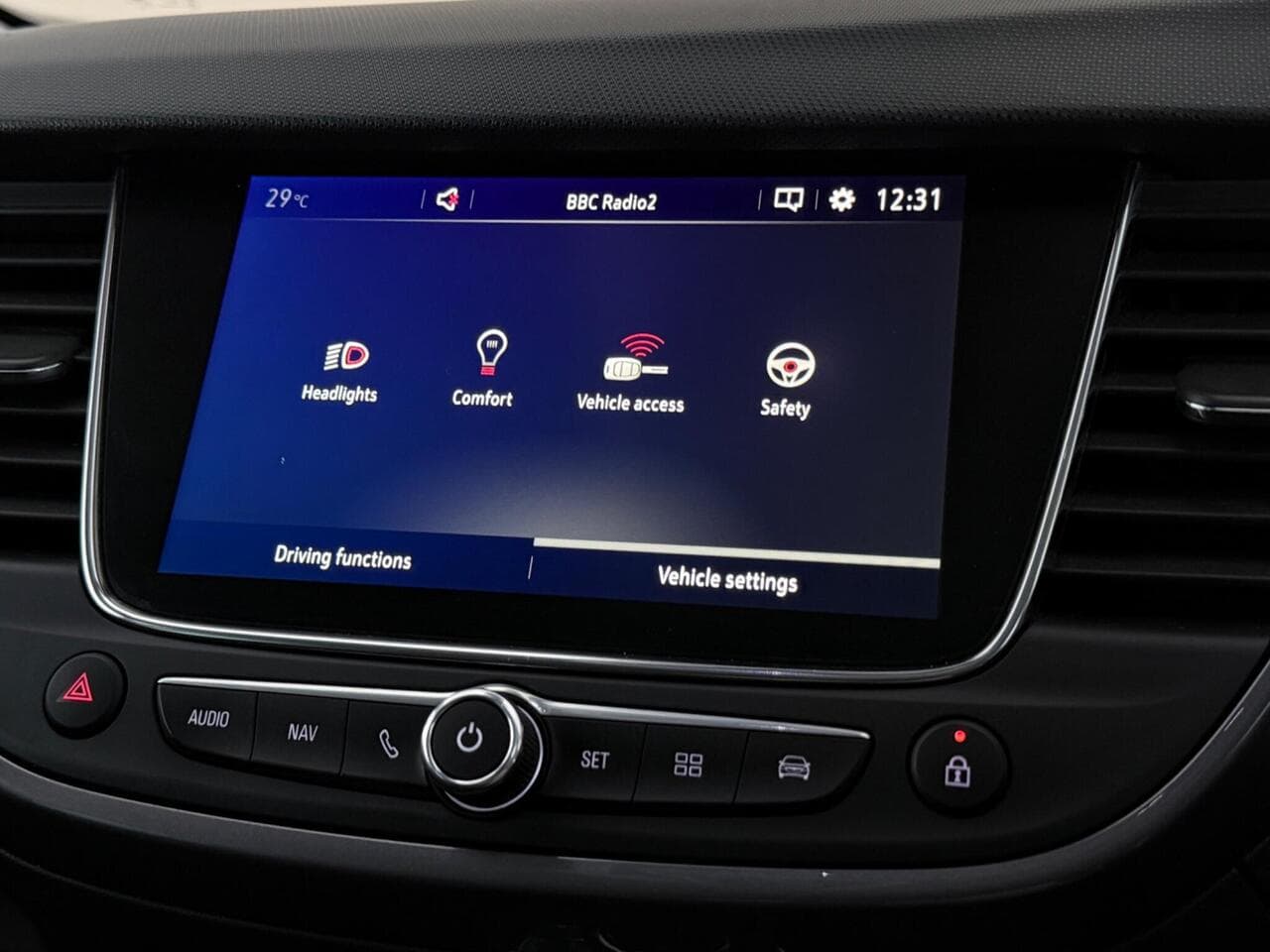 Vauxhall Crossland X thumbnail Infotainment System