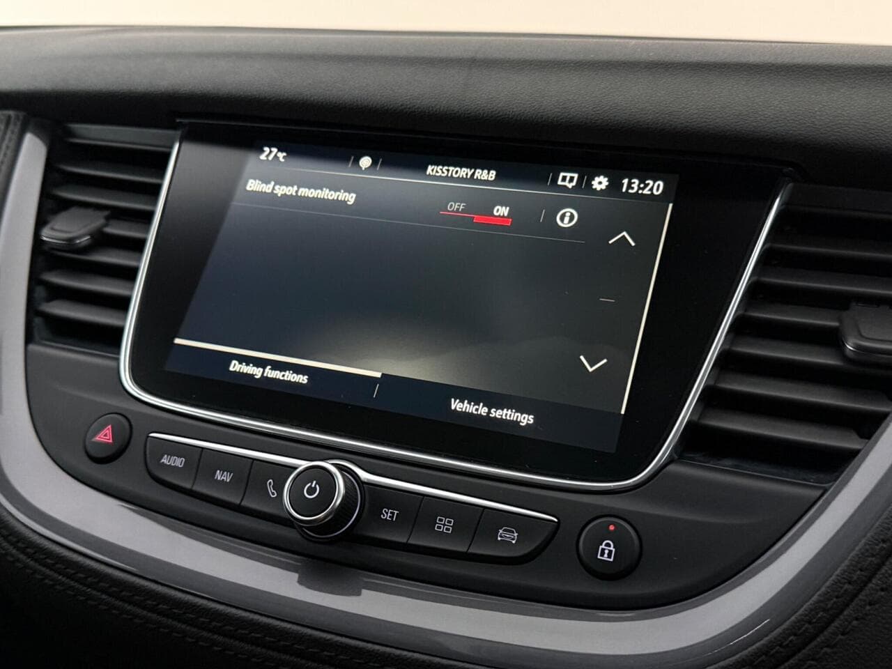 Vauxhall Grandland X thumbnail Infotainment System