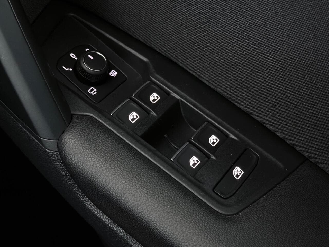 Volkswagen Tiguan thumbnail Misc Controls