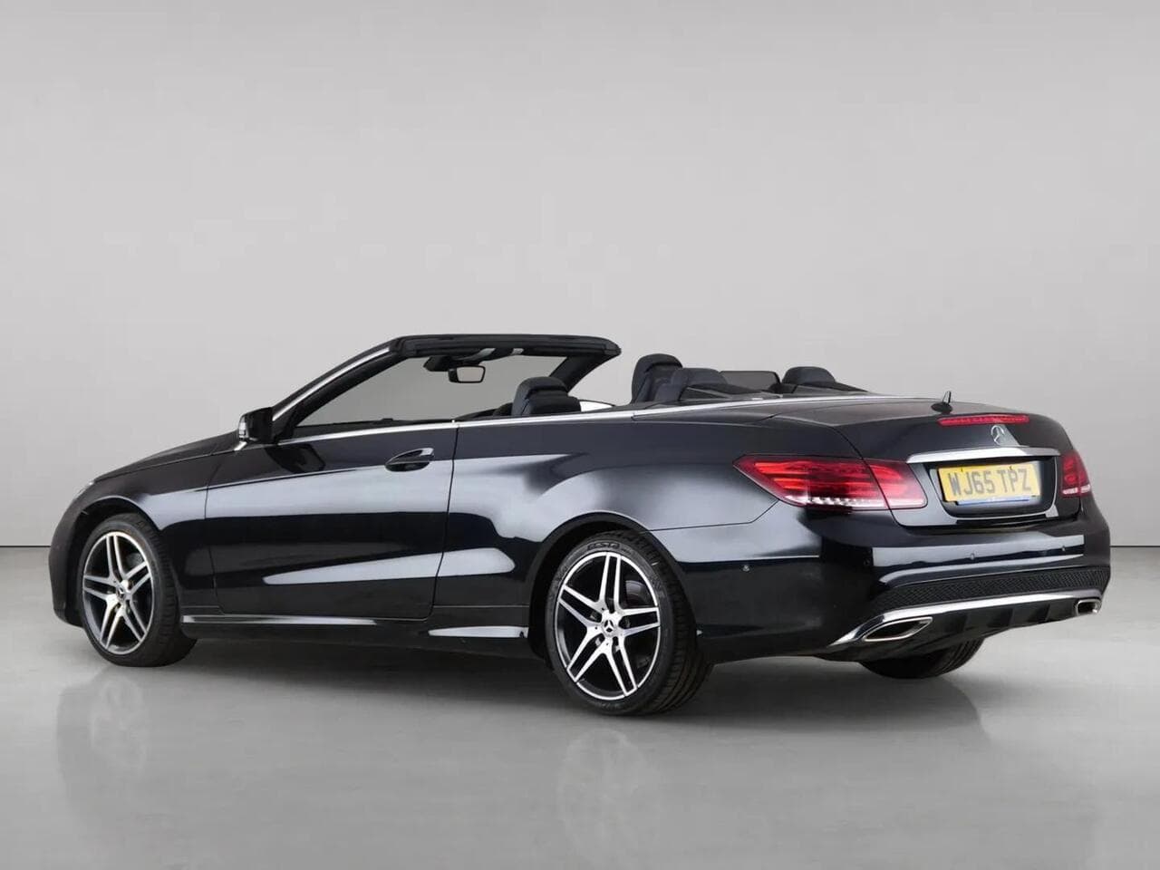 Mercedes-Benz E Class thumbnail Rear Left