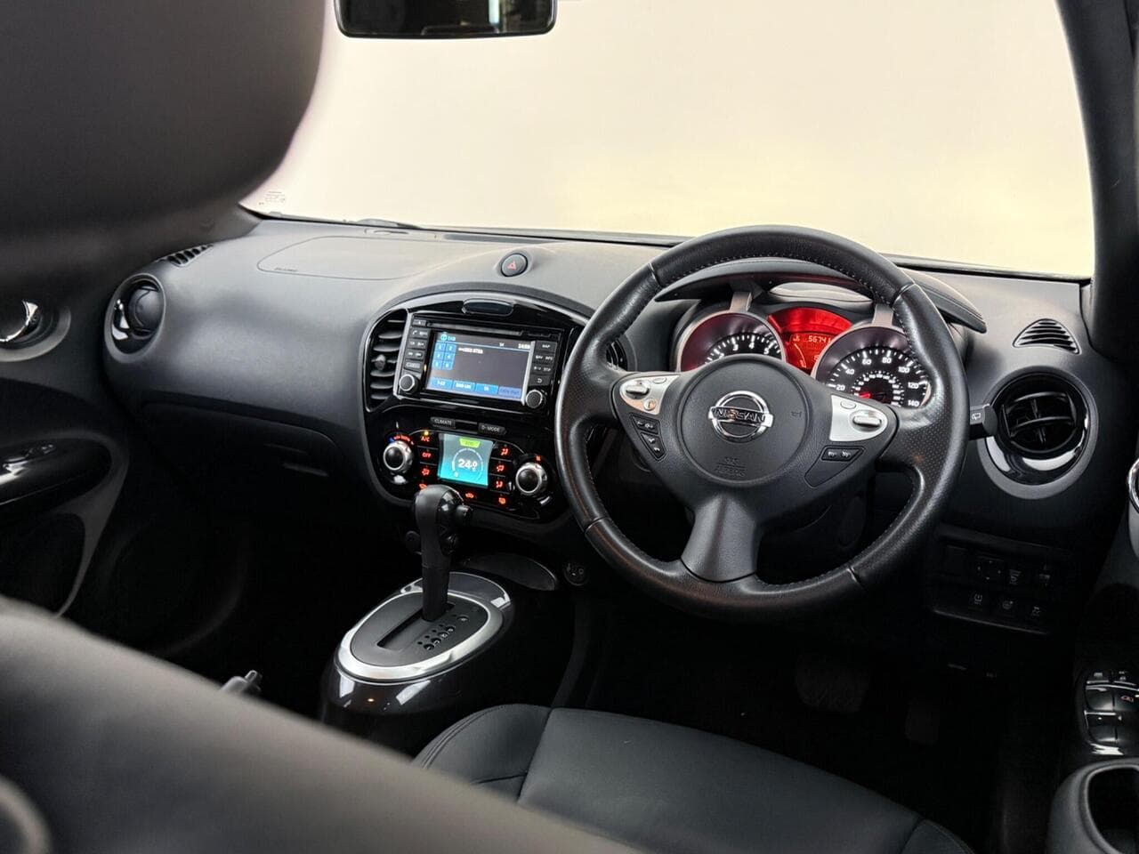 Nissan Juke thumbnail Interior Front
