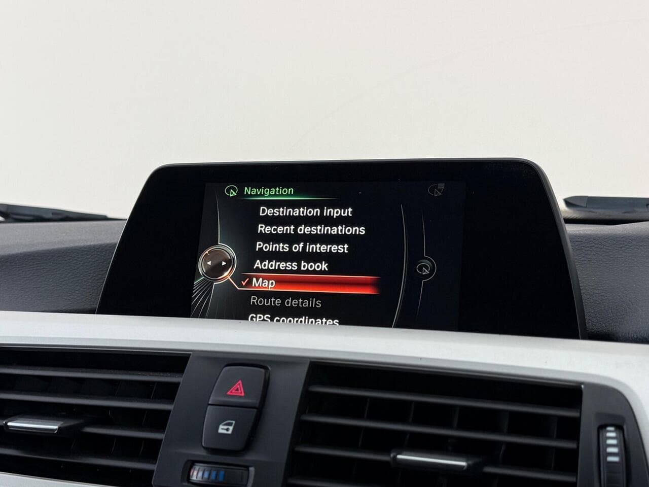 BMW 3 Series thumbnail Infotainment System