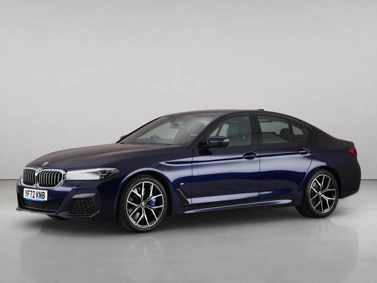 BMW 5 Series thumbnail Front Left
