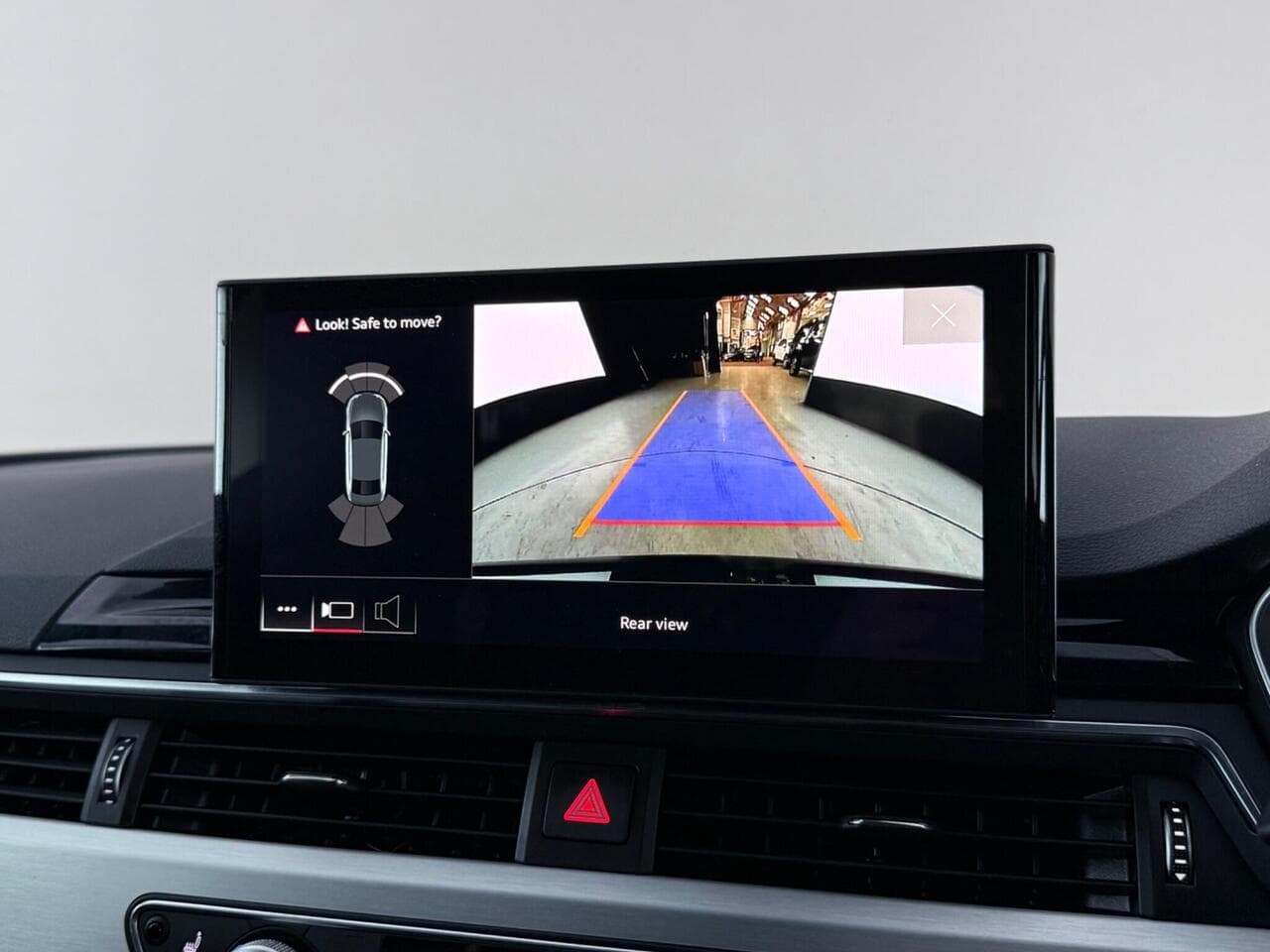 Audi A4 thumbnail Infotainment System