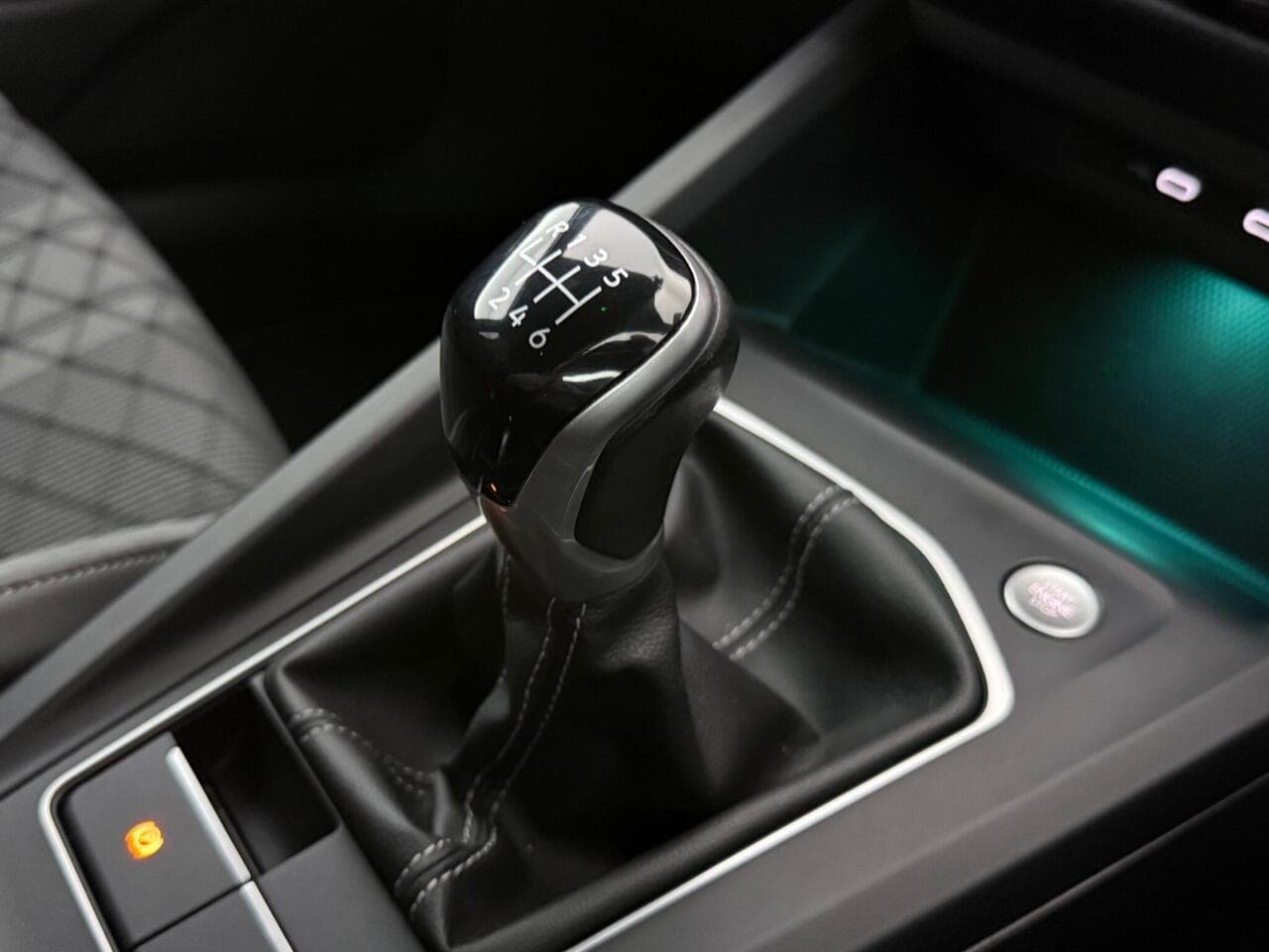 Volkswagen Golf thumbnail Interior Front