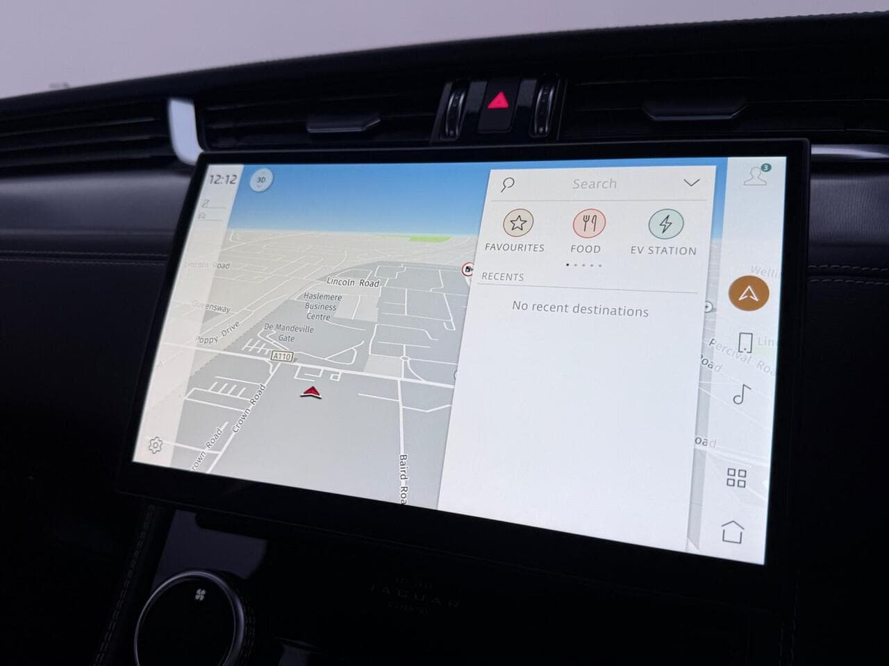 Jaguar F-PACE thumbnail Infotainment System