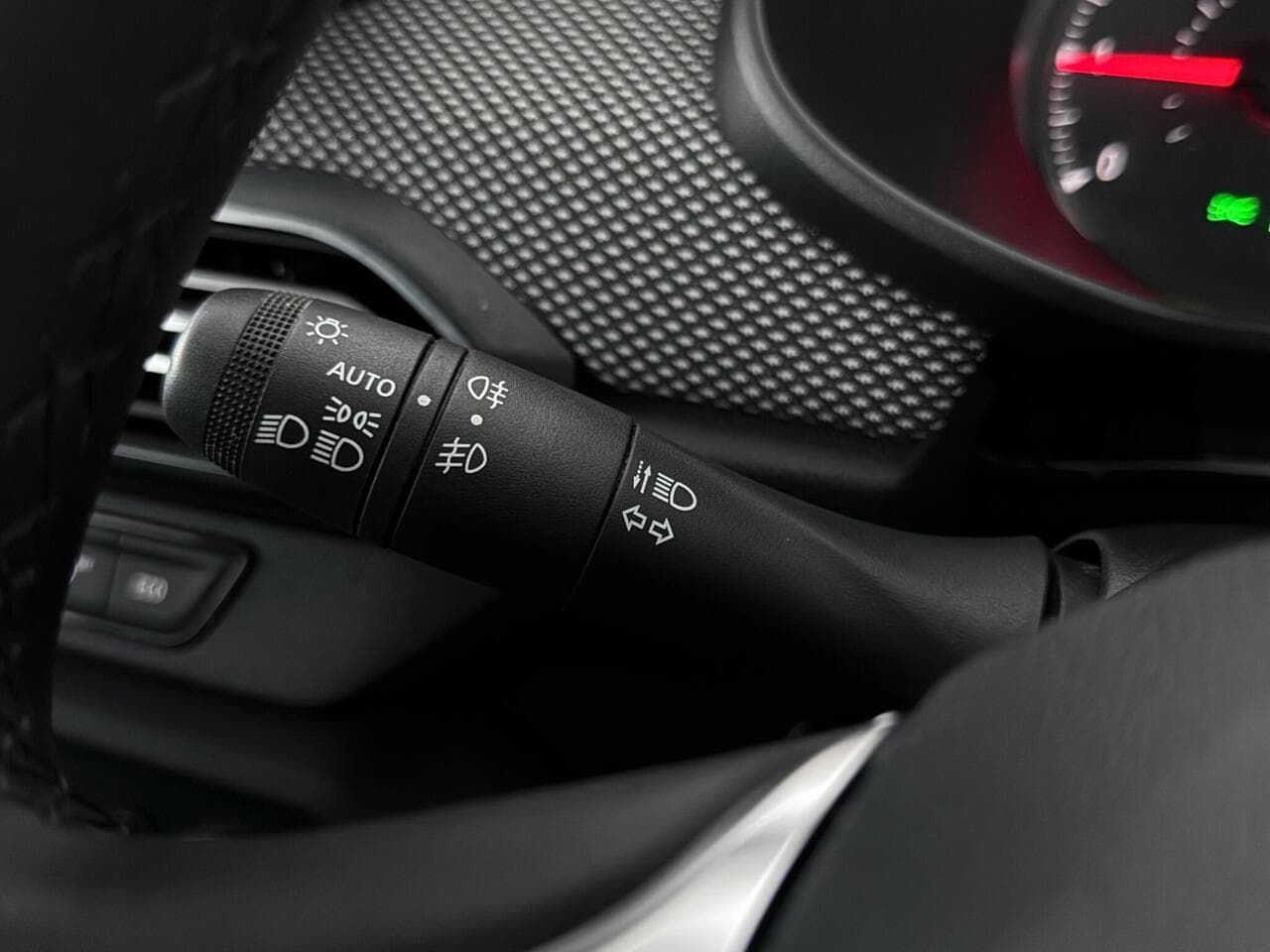 Dacia Sandero thumbnail Misc Controls