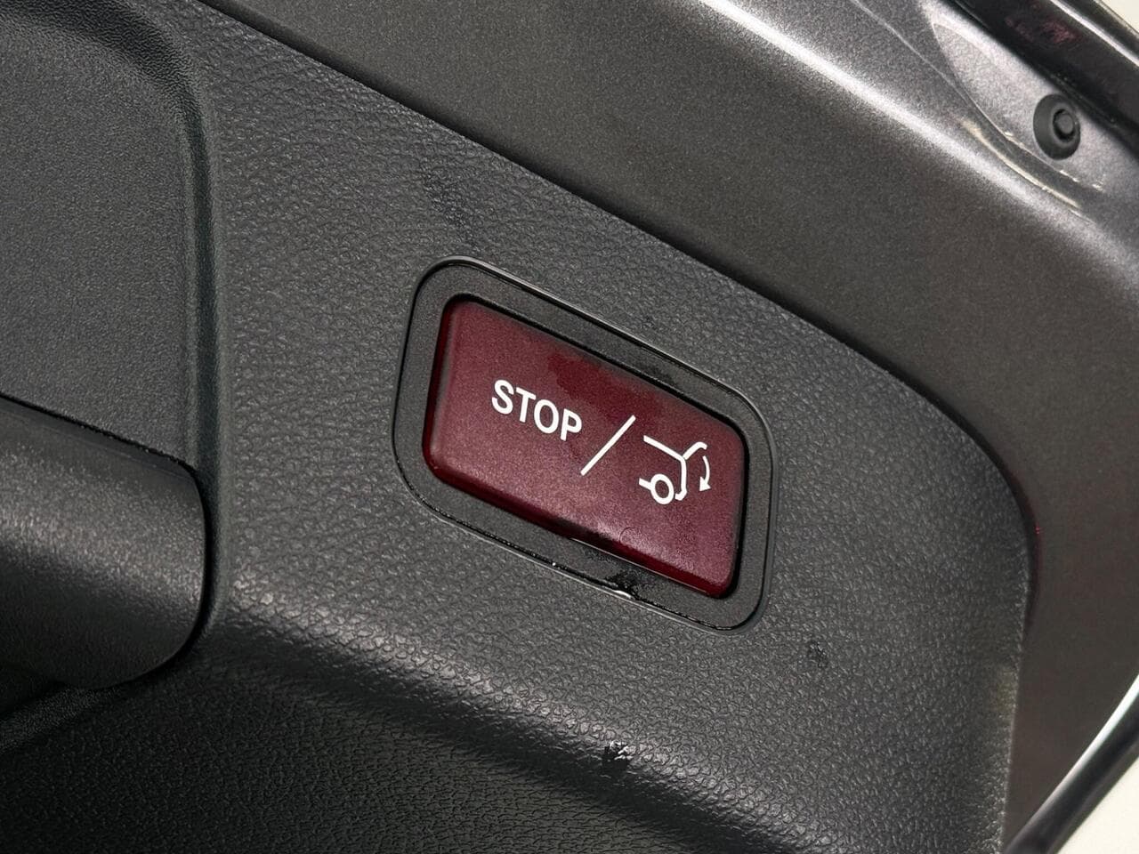 Mercedes-Benz GLA thumbnail Misc Controls