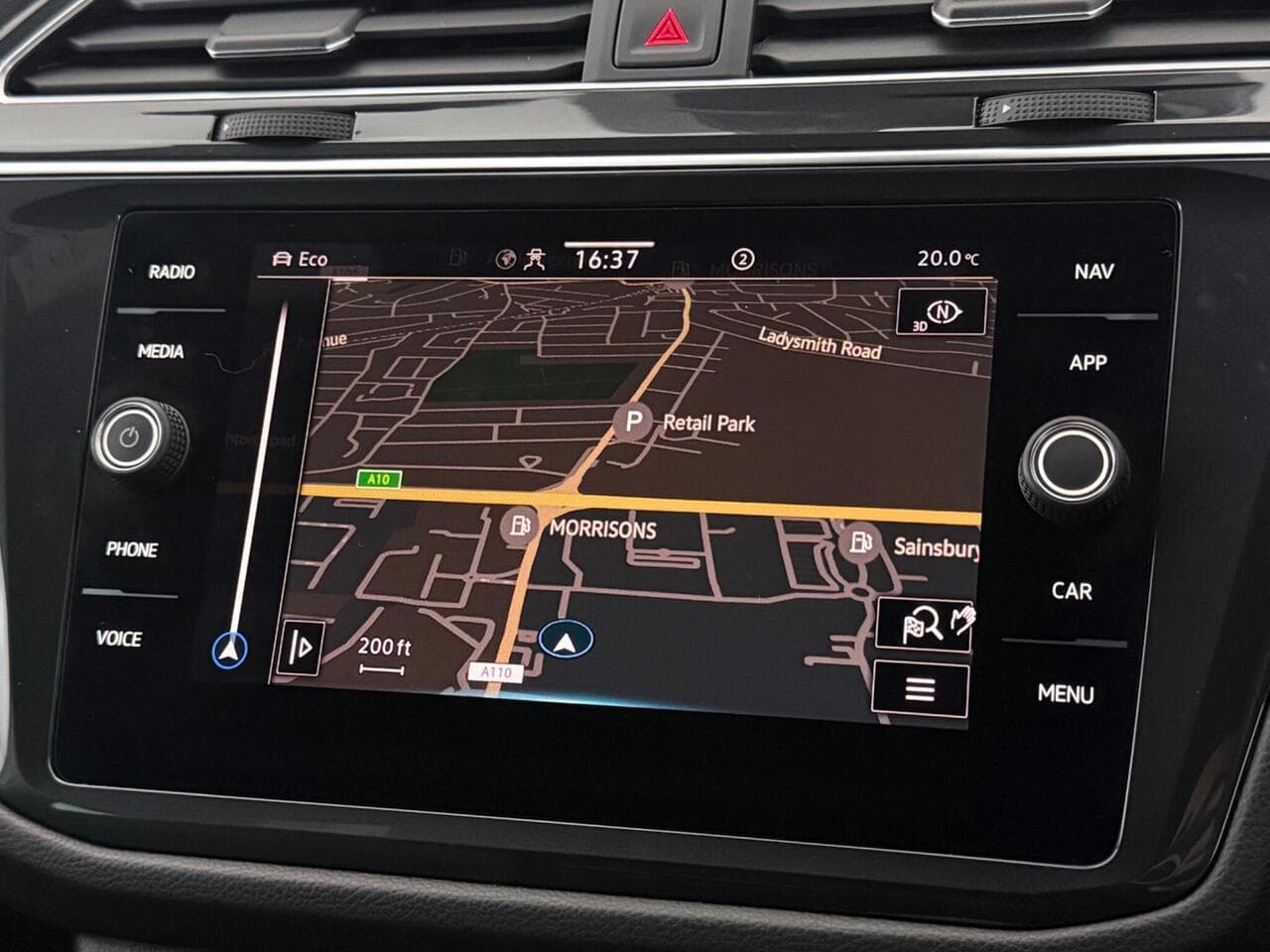 Volkswagen Tiguan thumbnail Infotainment System