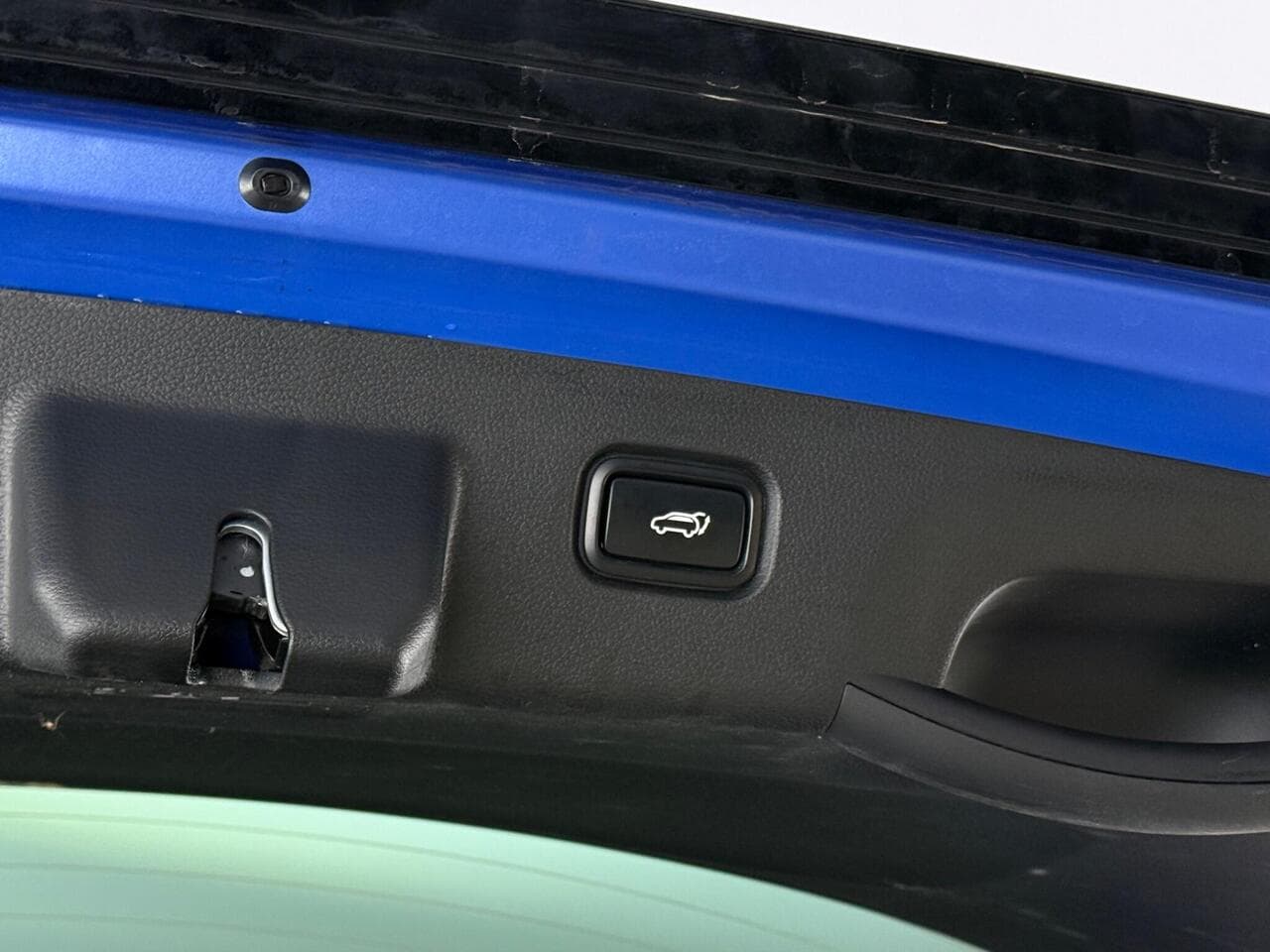 Kia Sportage thumbnail Misc Controls