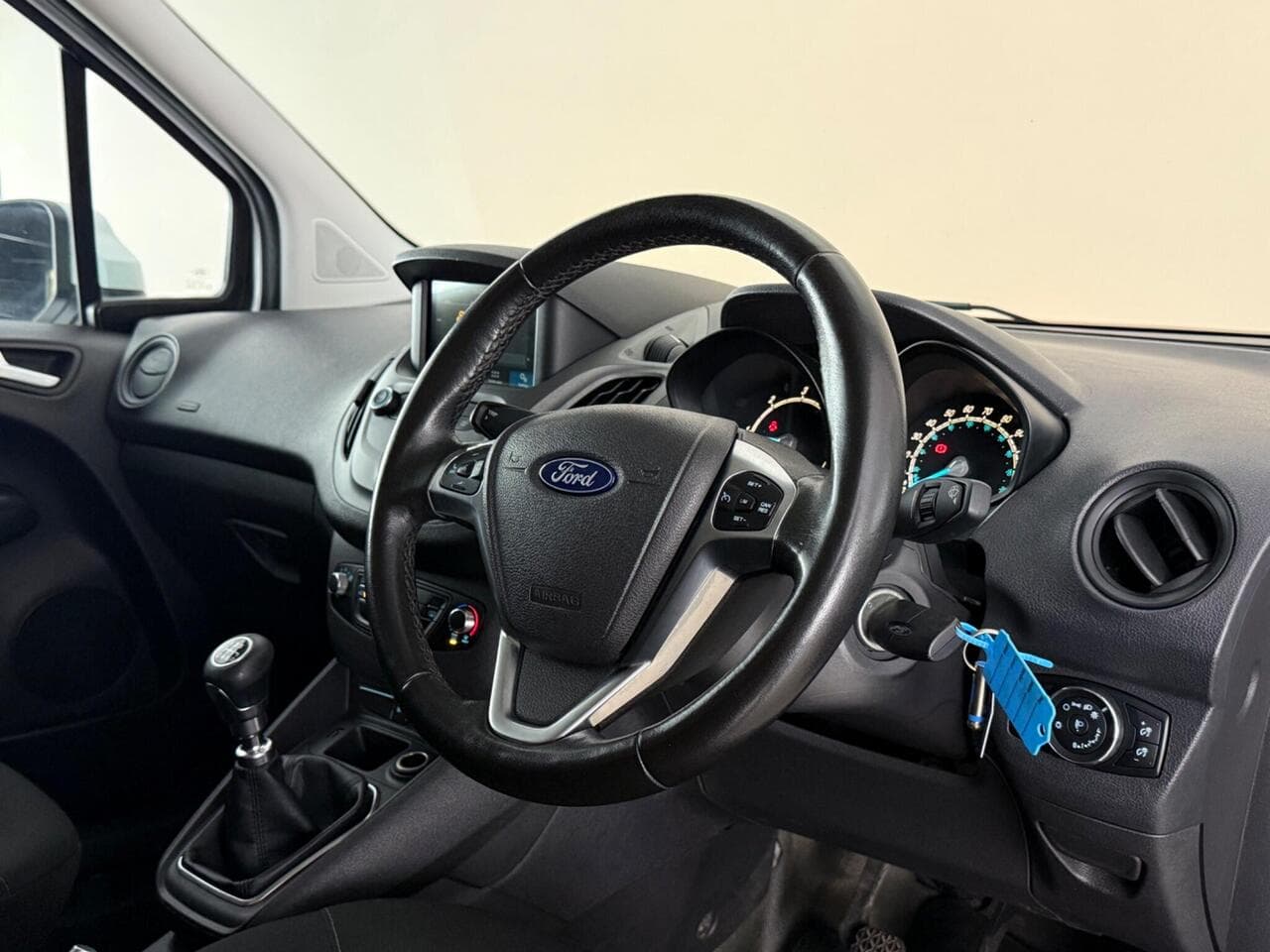 Ford Transit Courier thumbnail Interior Front
