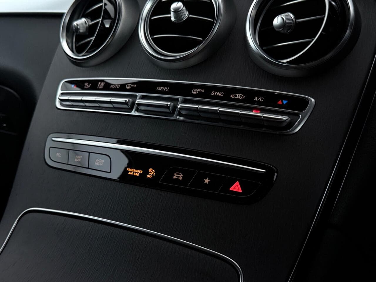 Mercedes-Benz GLC thumbnail Interior Front