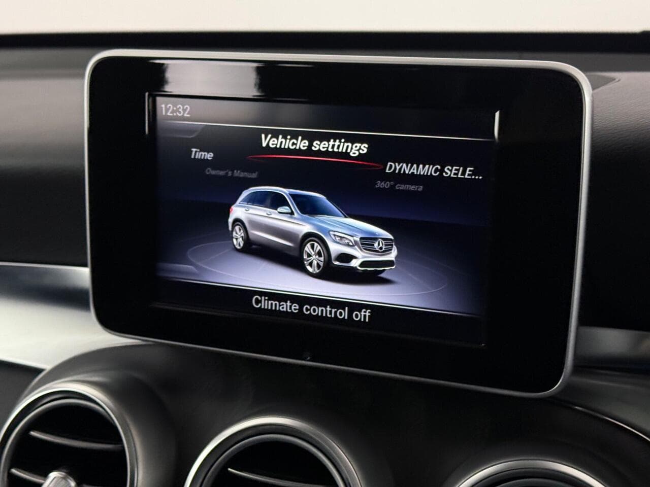 Mercedes-Benz GLC thumbnail Infotainment System