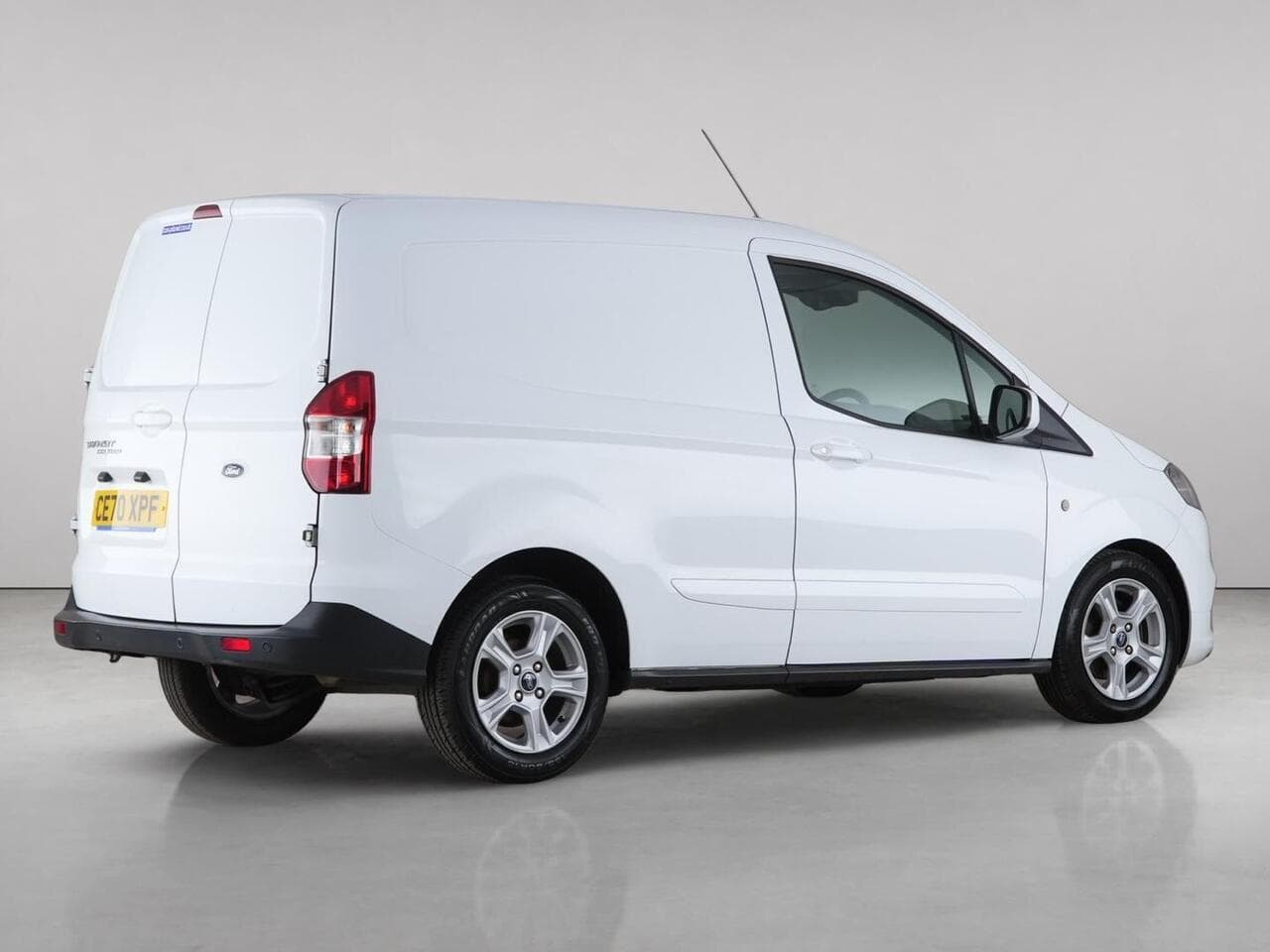 Ford Transit Courier thumbnail Side Right